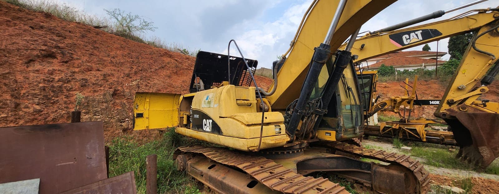 CATERPILLAR 25T Crawler Excavator with Spare Parts — imagem 6