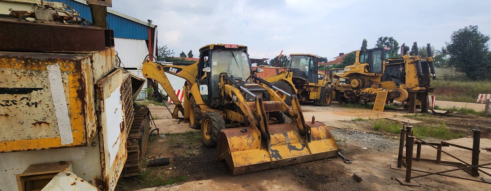 CATERPILLAR Backhoe Loader — image 3