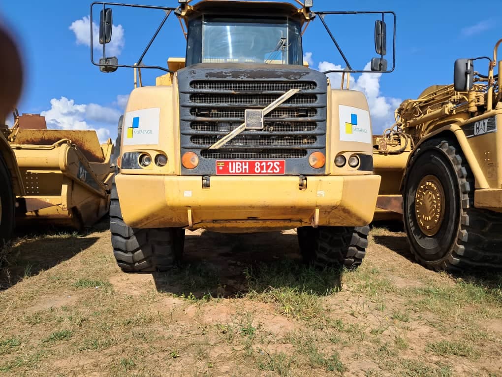VOLVO 40T Articulated Dump Truck with Spare Parts — image 3