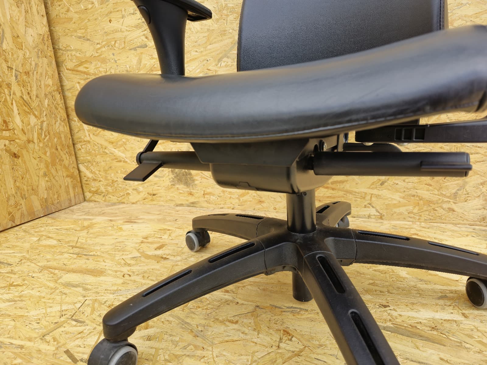 Office Chair — image 9