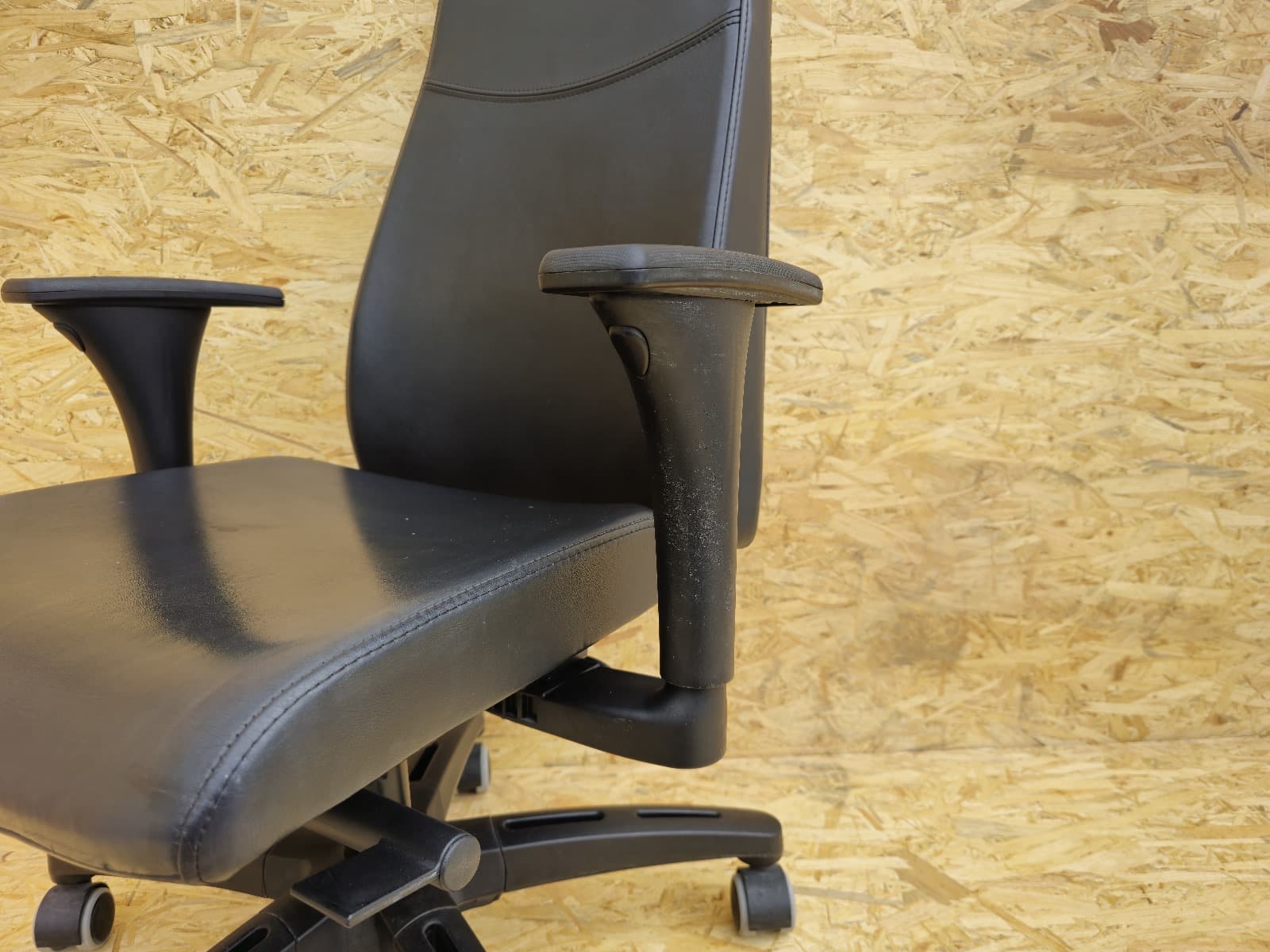Office Chair — image 5