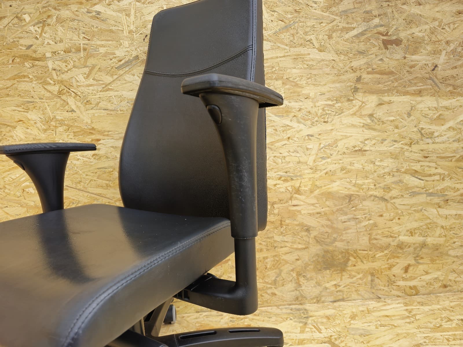 Office Chair — image 4