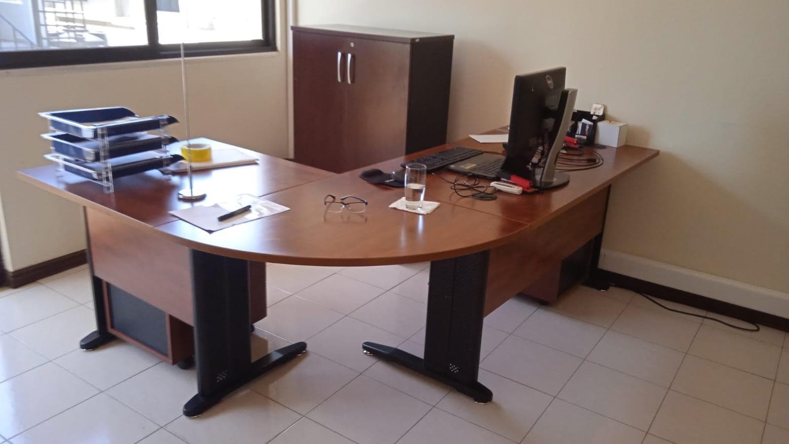 Mobiliario de oficina — imagen 1