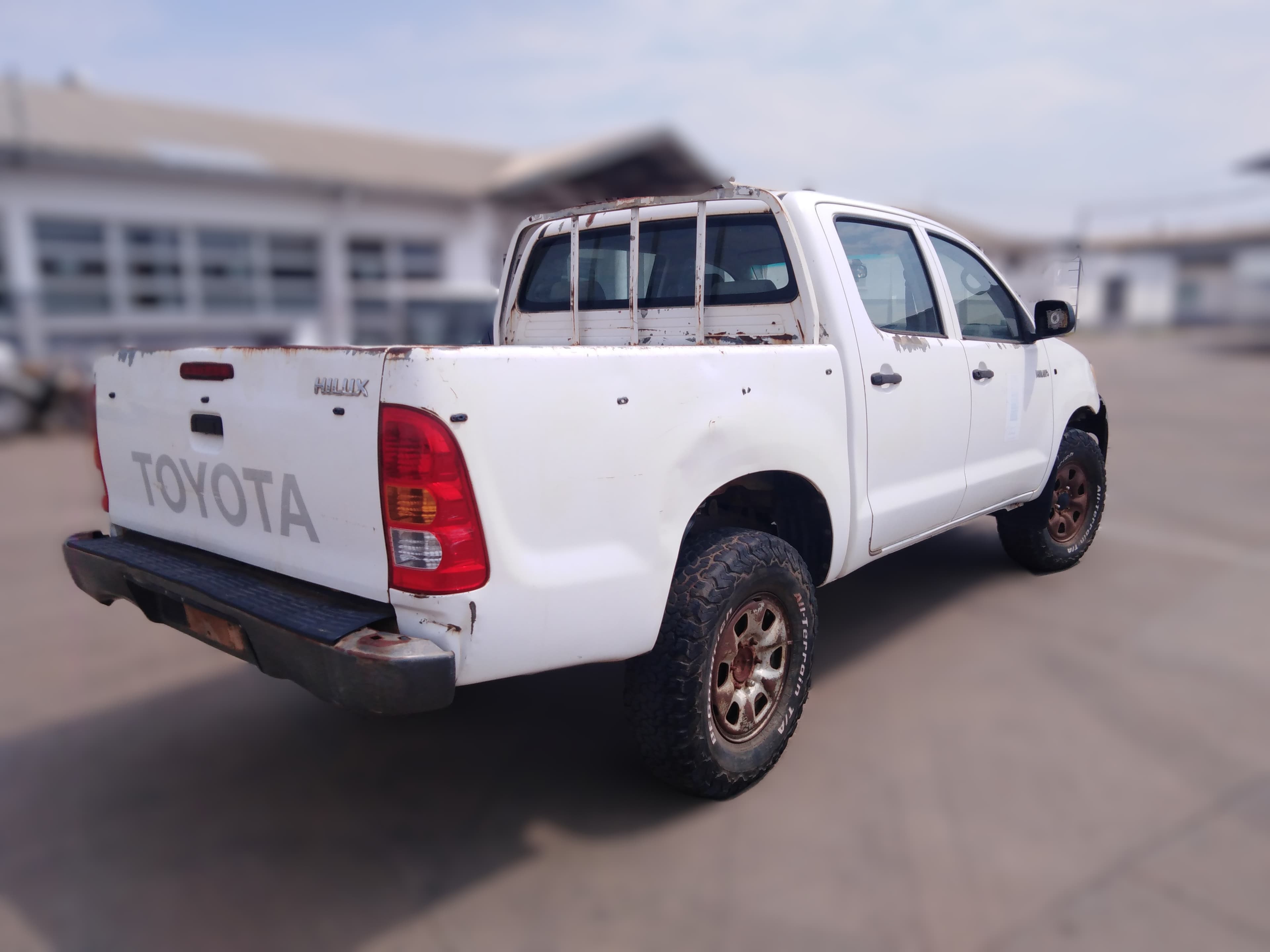 Voiture TOYOTA Hilux — image 6