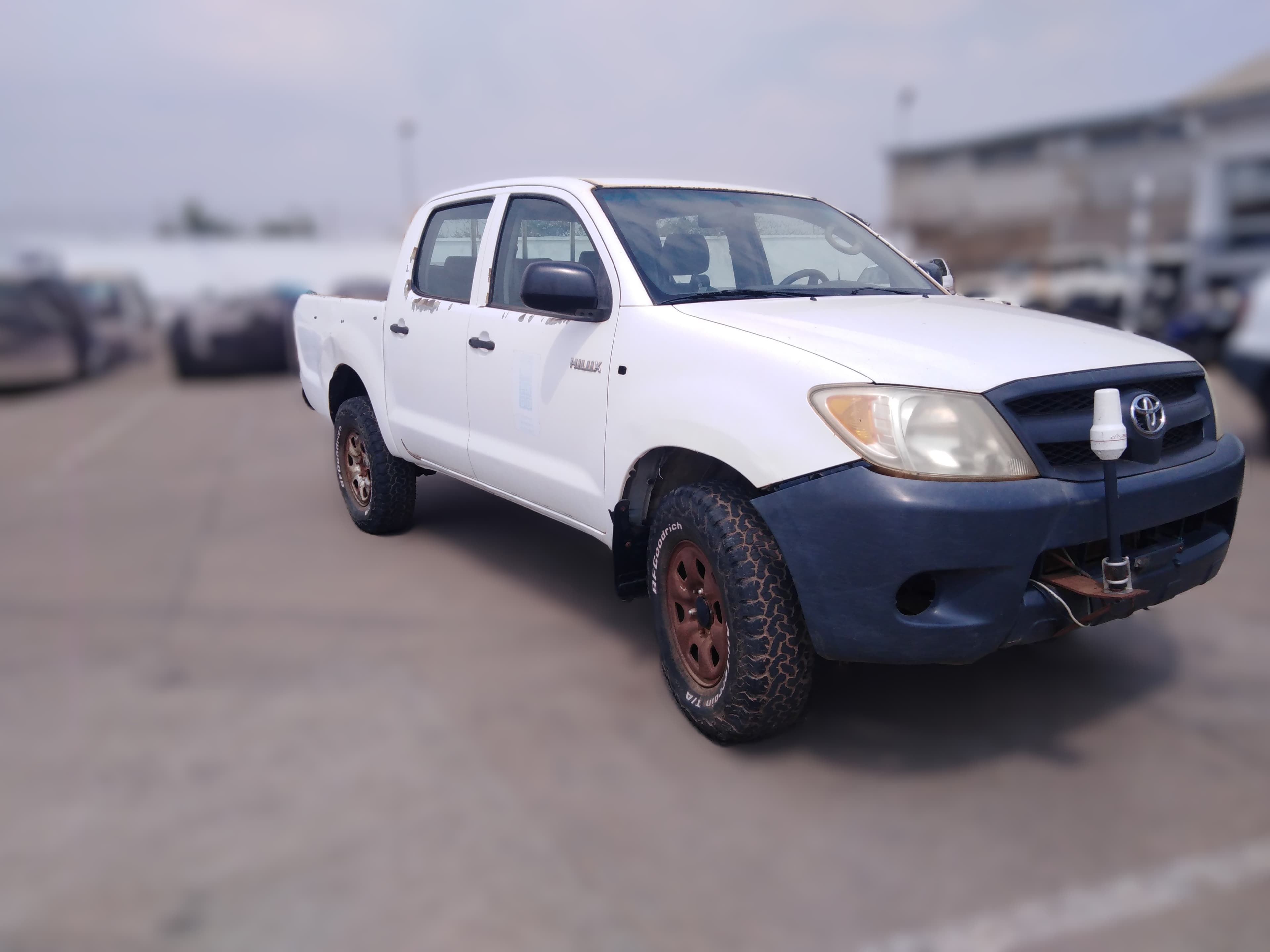Voiture TOYOTA Hilux — image 2