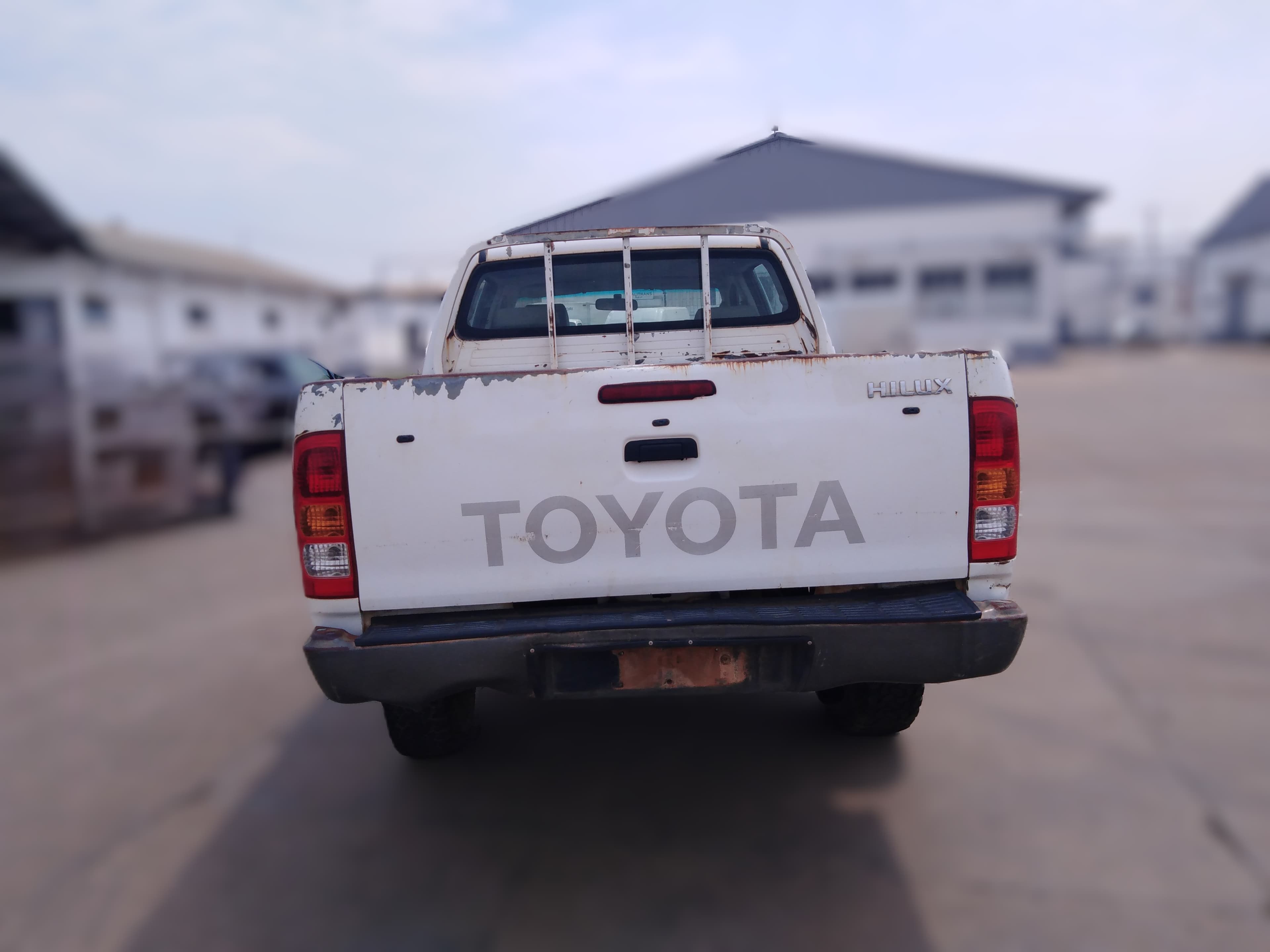 Voiture TOYOTA Hilux — image 5