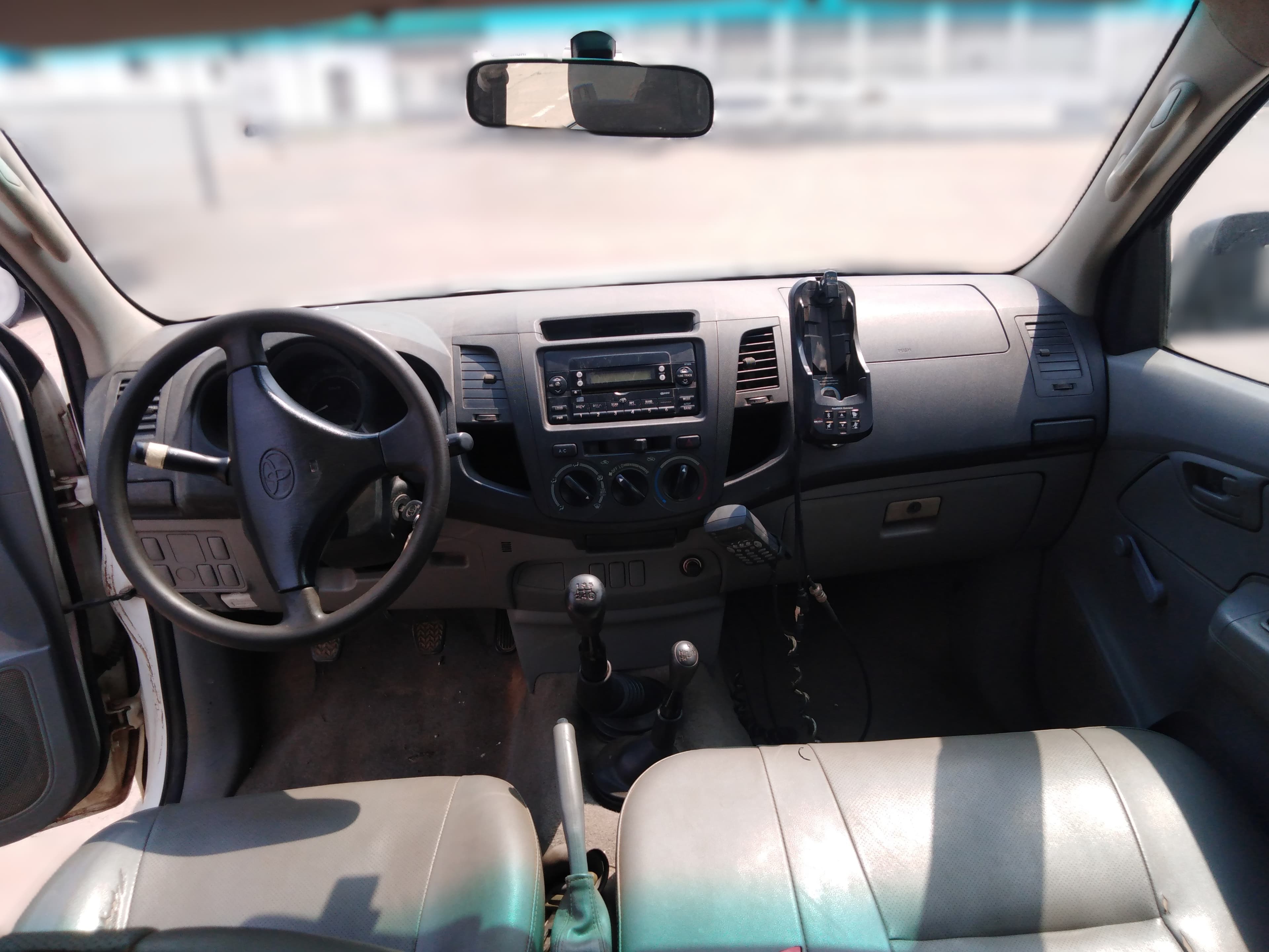 Voiture TOYOTA Hilux — image 9