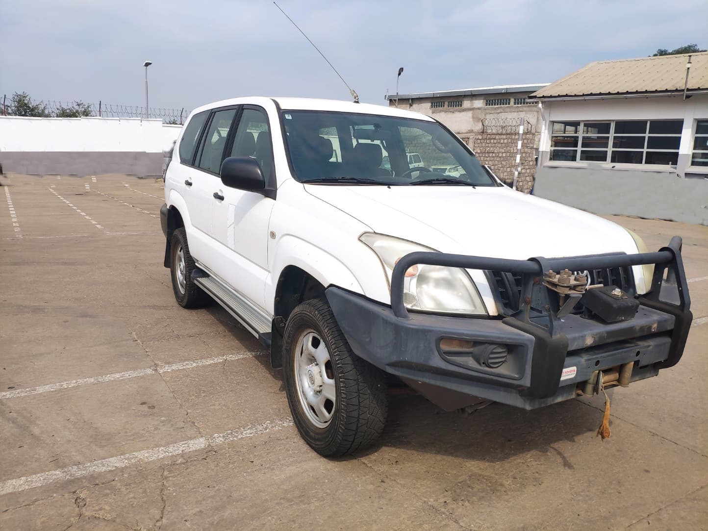 Voiture TOYOTA Prado — imagen 1