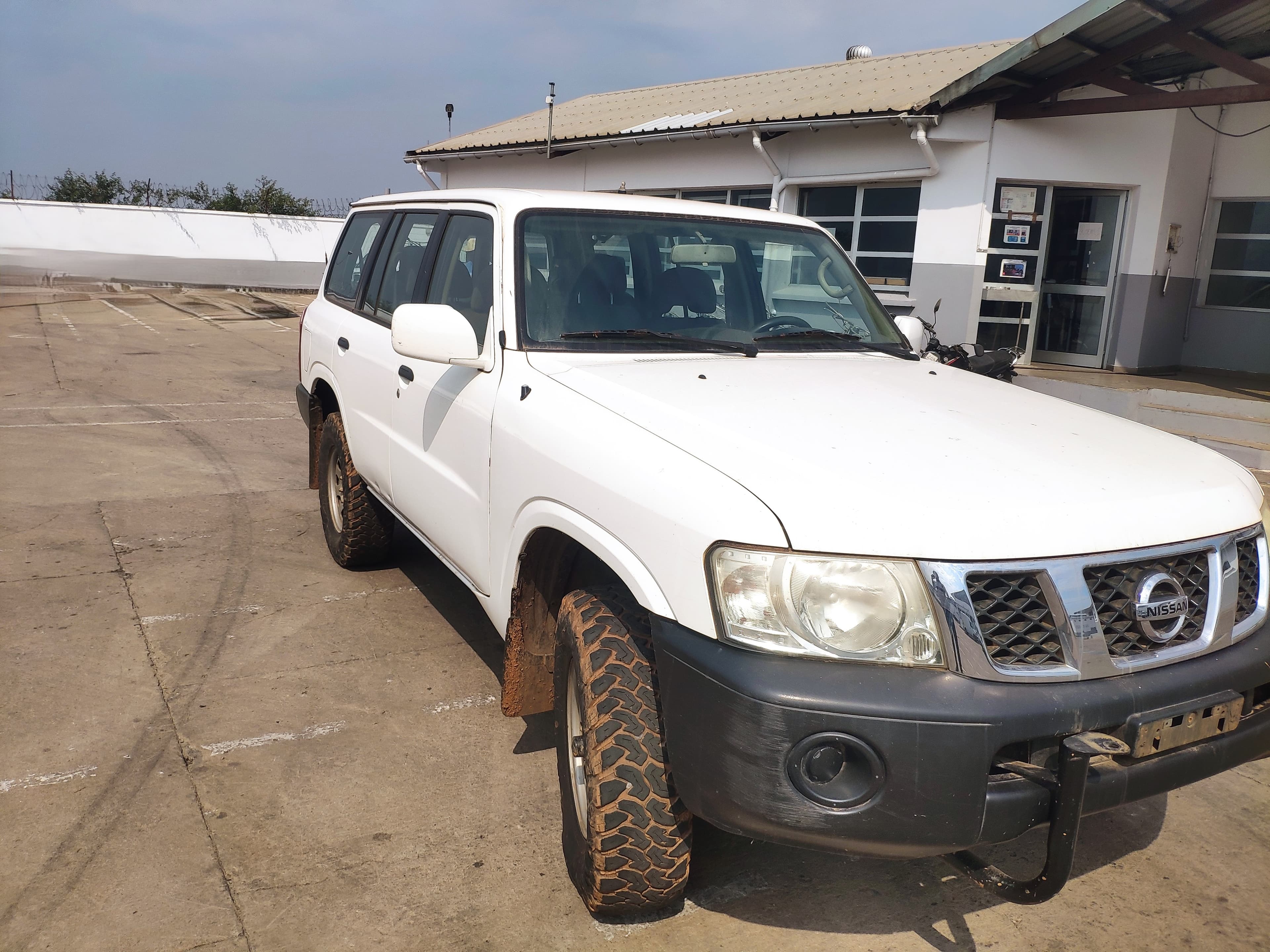 Voiture NISSAN Patrol — imagem 2