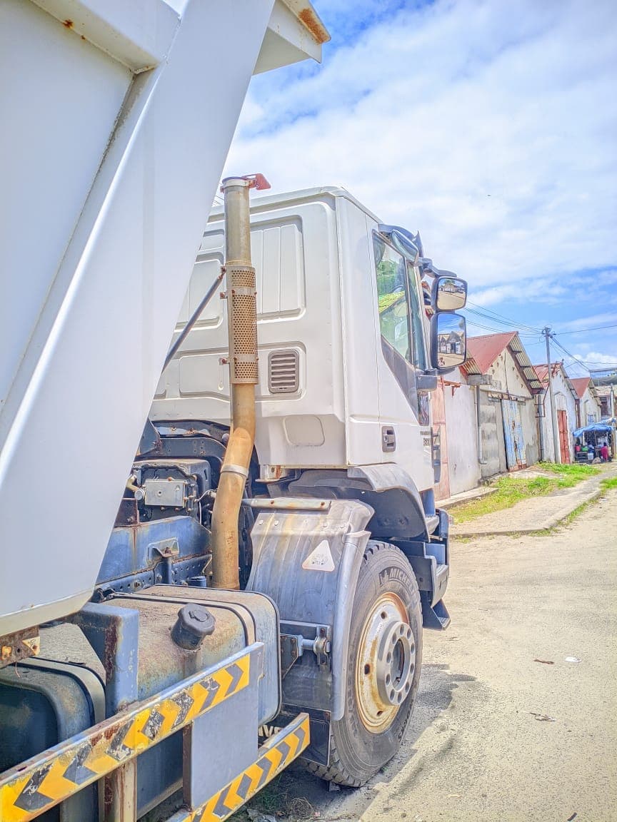 Camion IVECO Trakker 380 (2018) — imagem 15