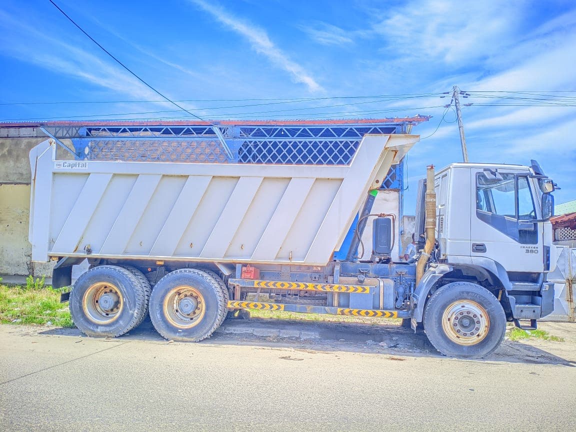 Camion IVECO Trakker 380 (2018) — imagem 3