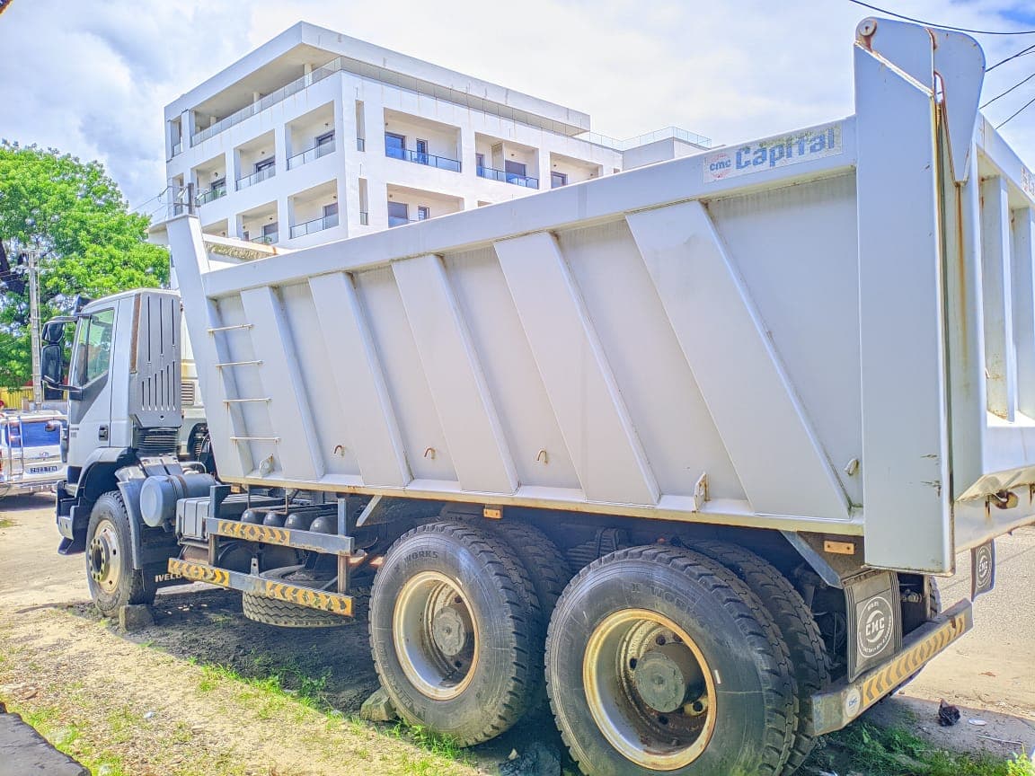 Camion IVECO Trakker 380 (2018) — imagem 2