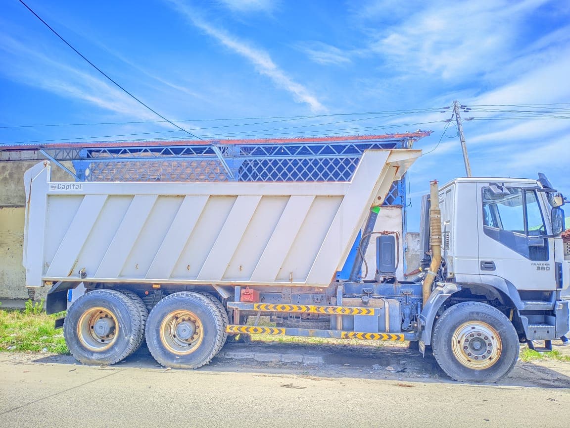 Camion IVECO Trakker 380 (2018) — imagem 8