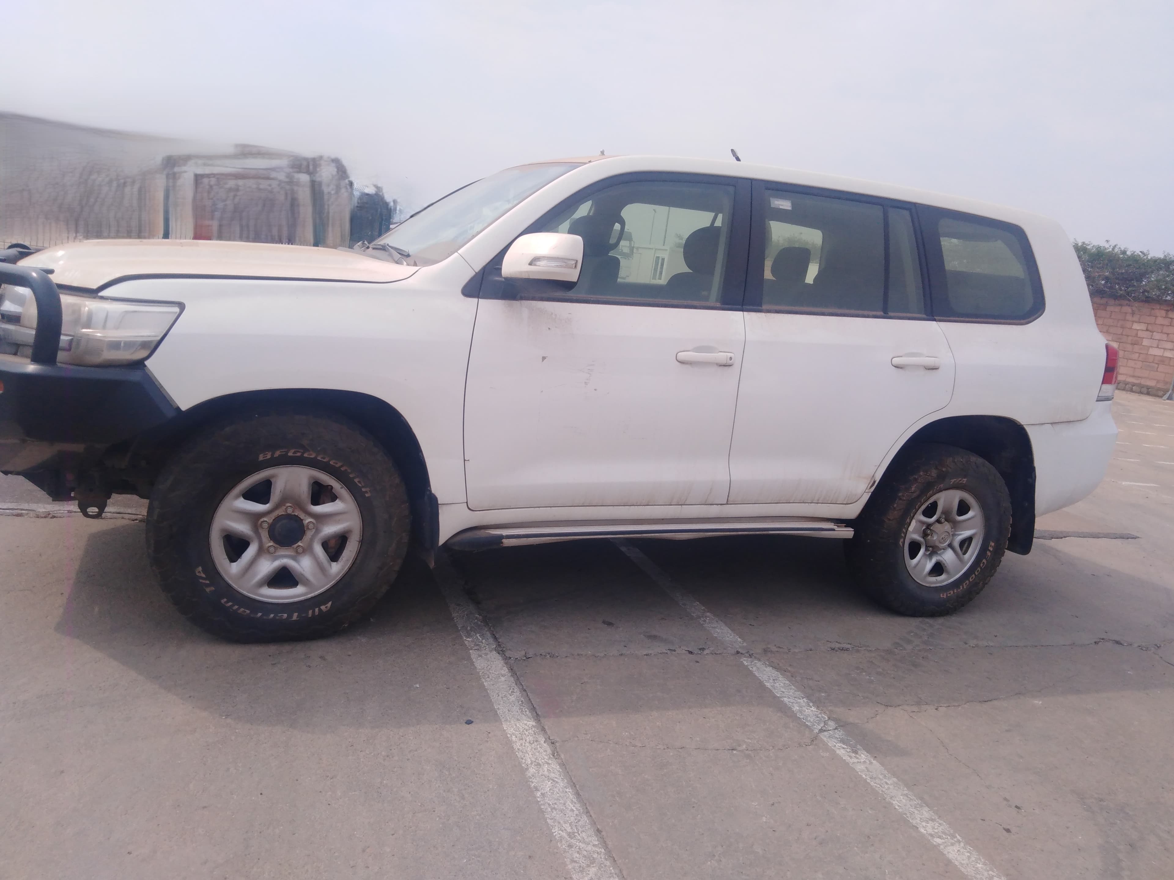 Voiture TOYOTA LC 200 — imagen 4