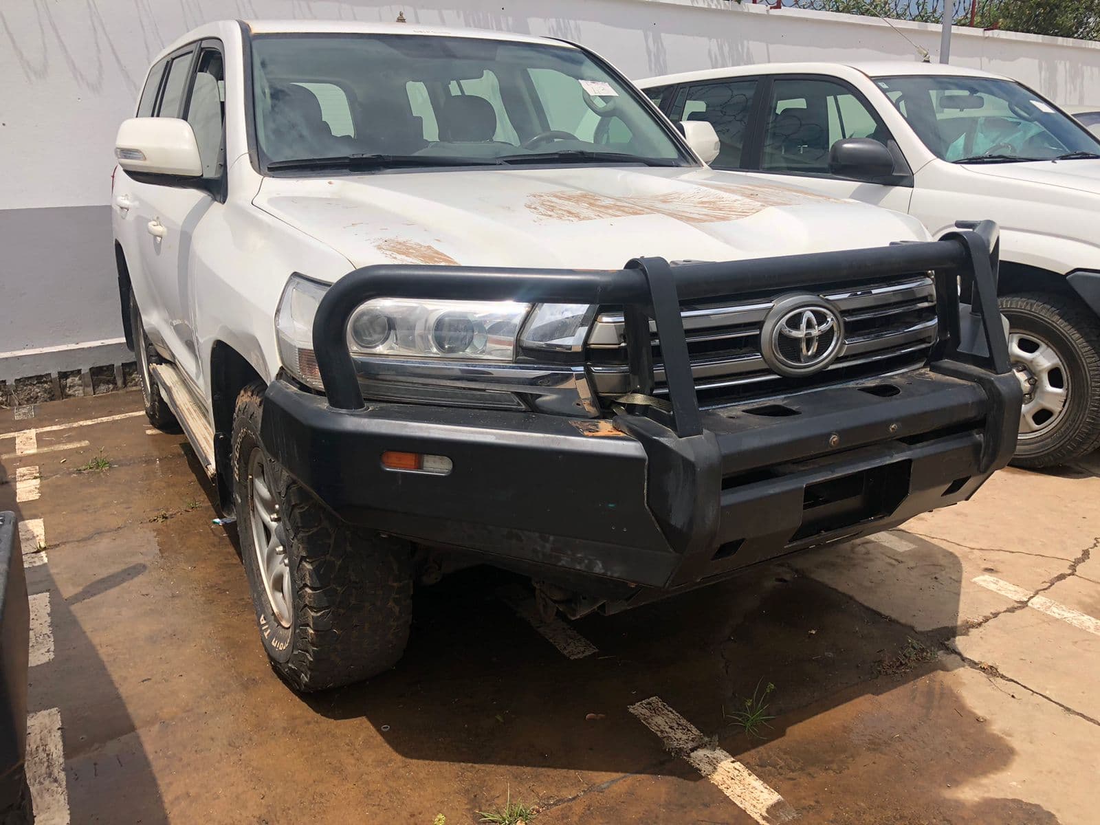 Voiture TOYOTA LC 200 — imagen 2