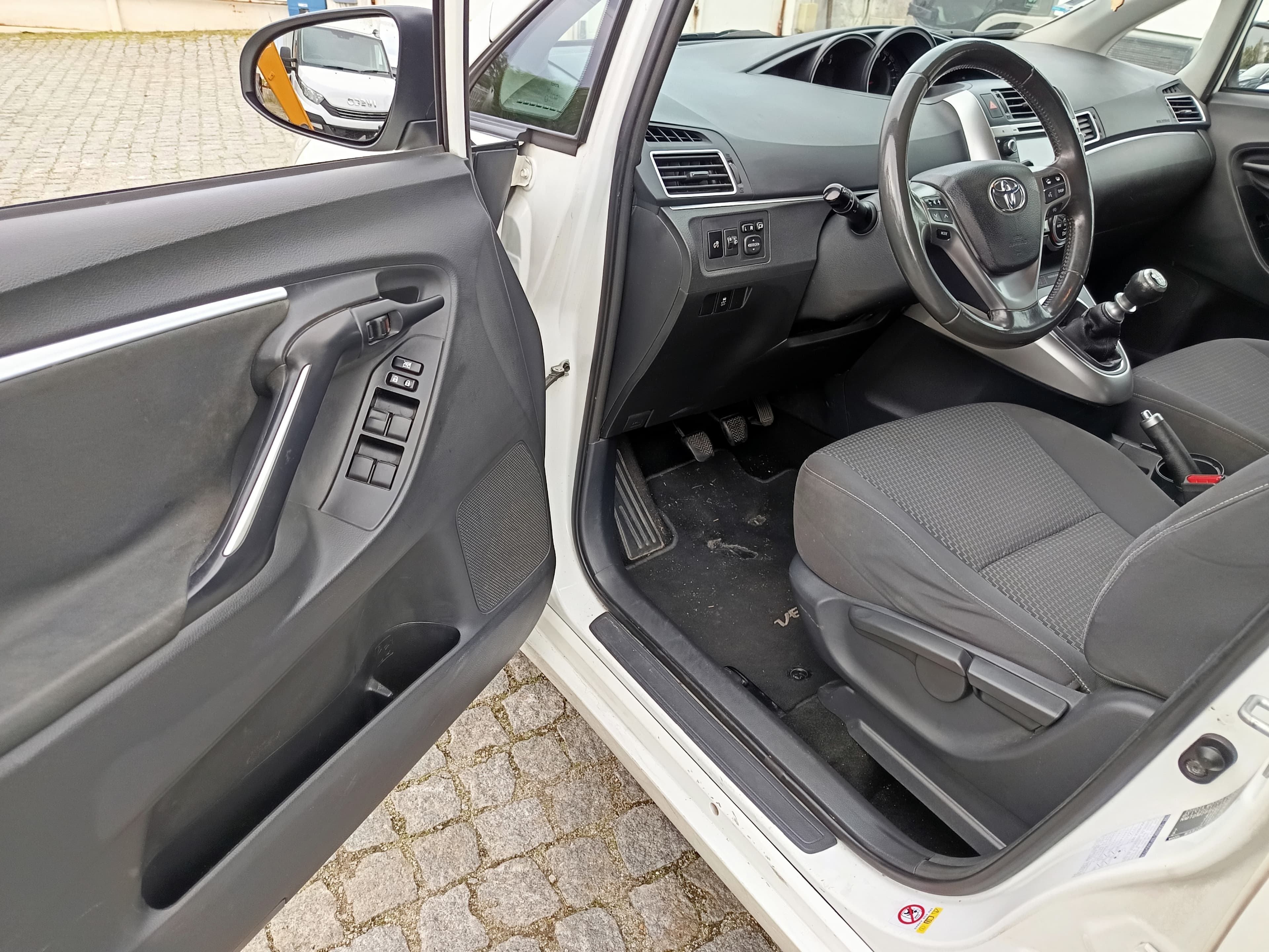 Toyota Verso · Ano 2015 — image 38