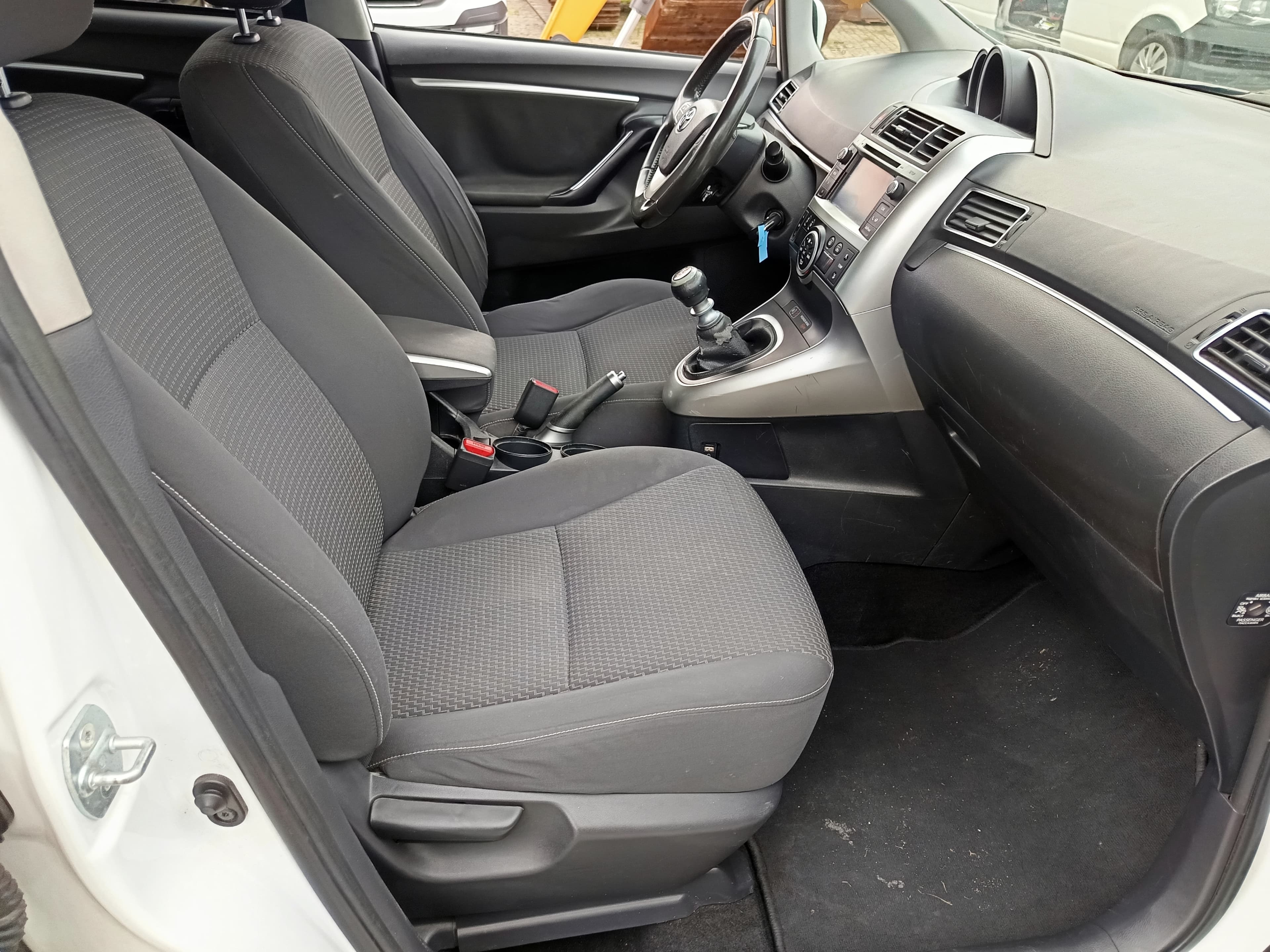 Toyota Verso · Ano 2015 — image 33
