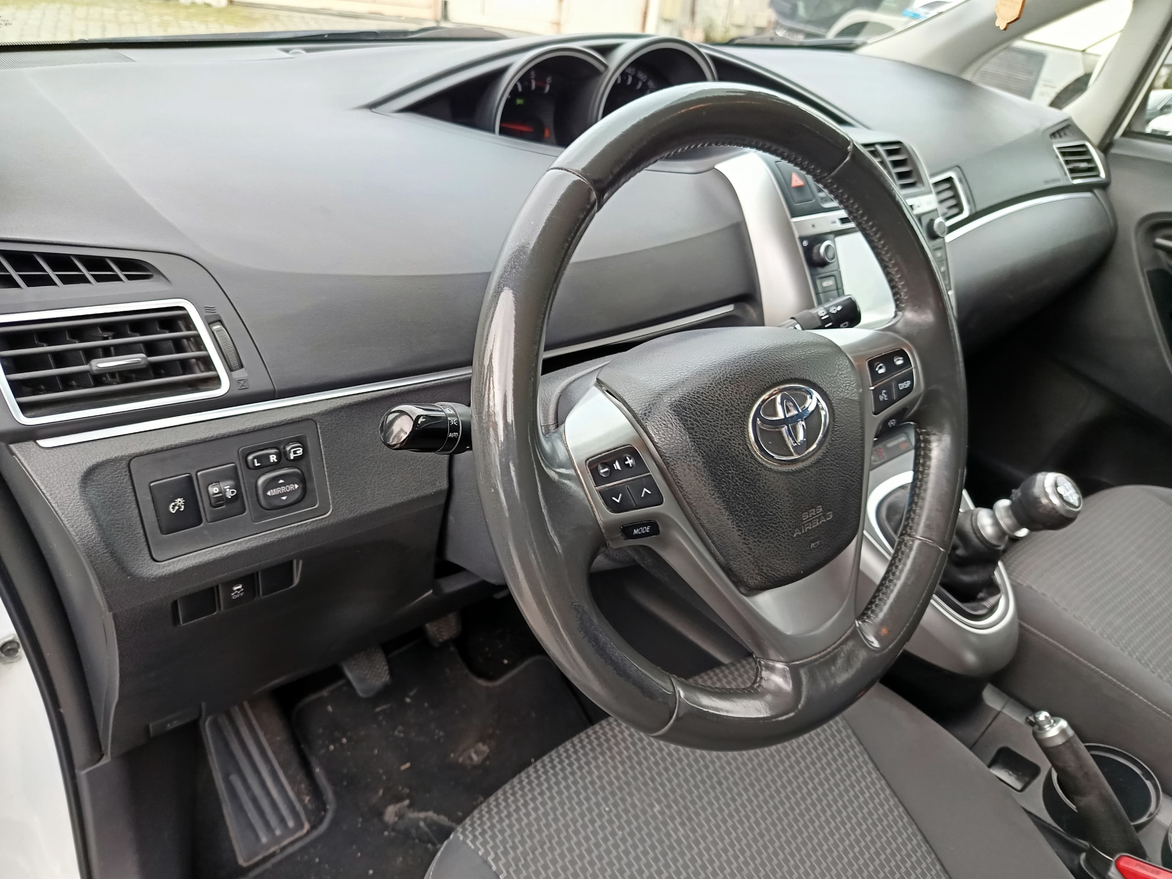Toyota Verso · Ano 2015 — image 37
