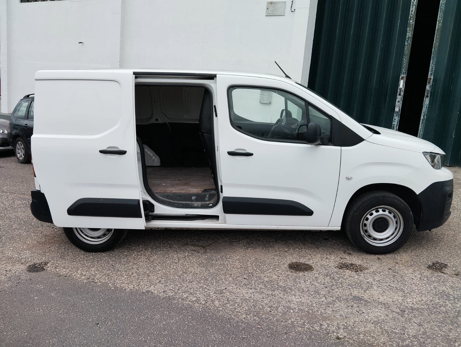 Peugeot Partner · Ano 2021 — image 6