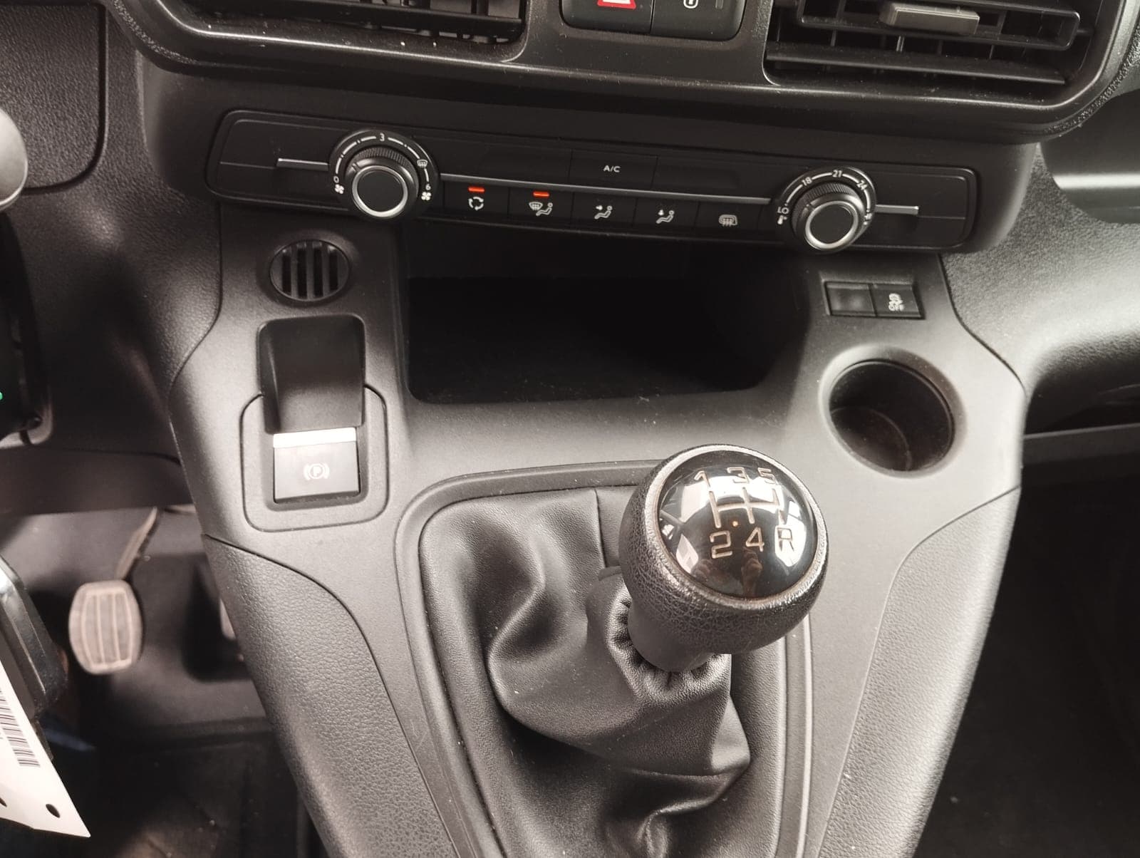 Peugeot Partner · Ano 2021 — image 22