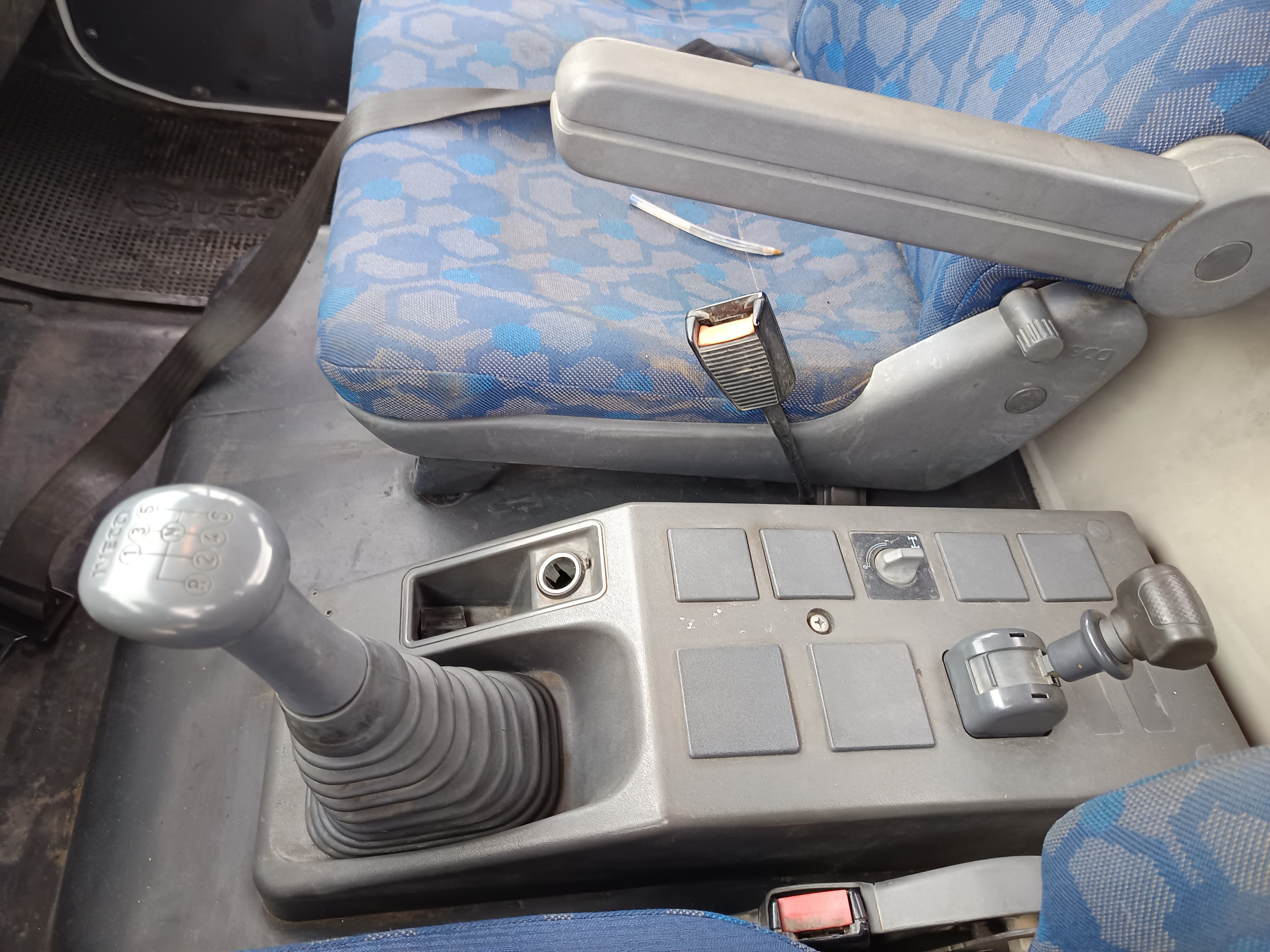 Pronto Socorro Iveco ML100 · Ano 2005 — imagem 28