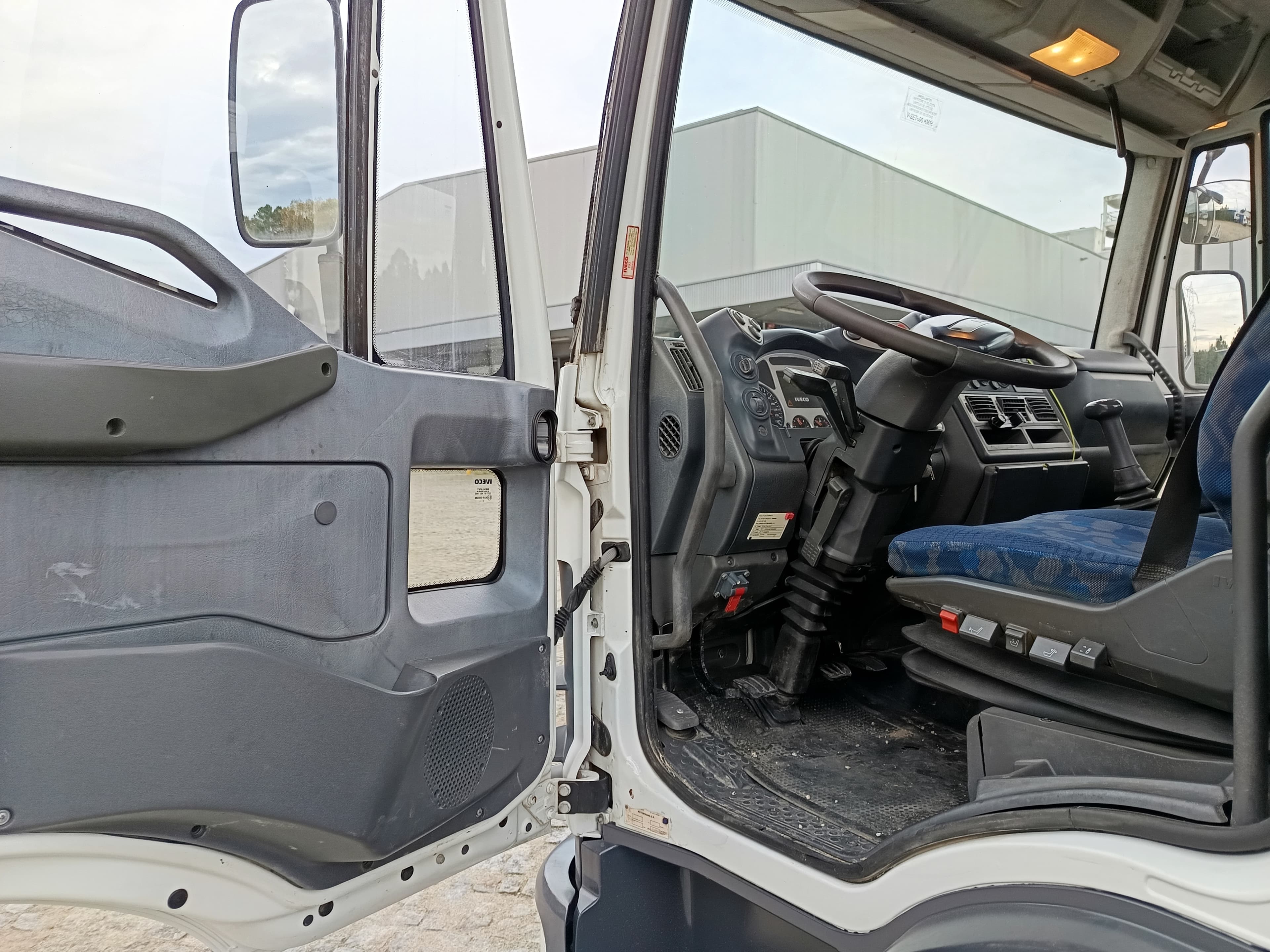 Pronto Socorro Iveco ML100 · Ano 2005 — imagem 22