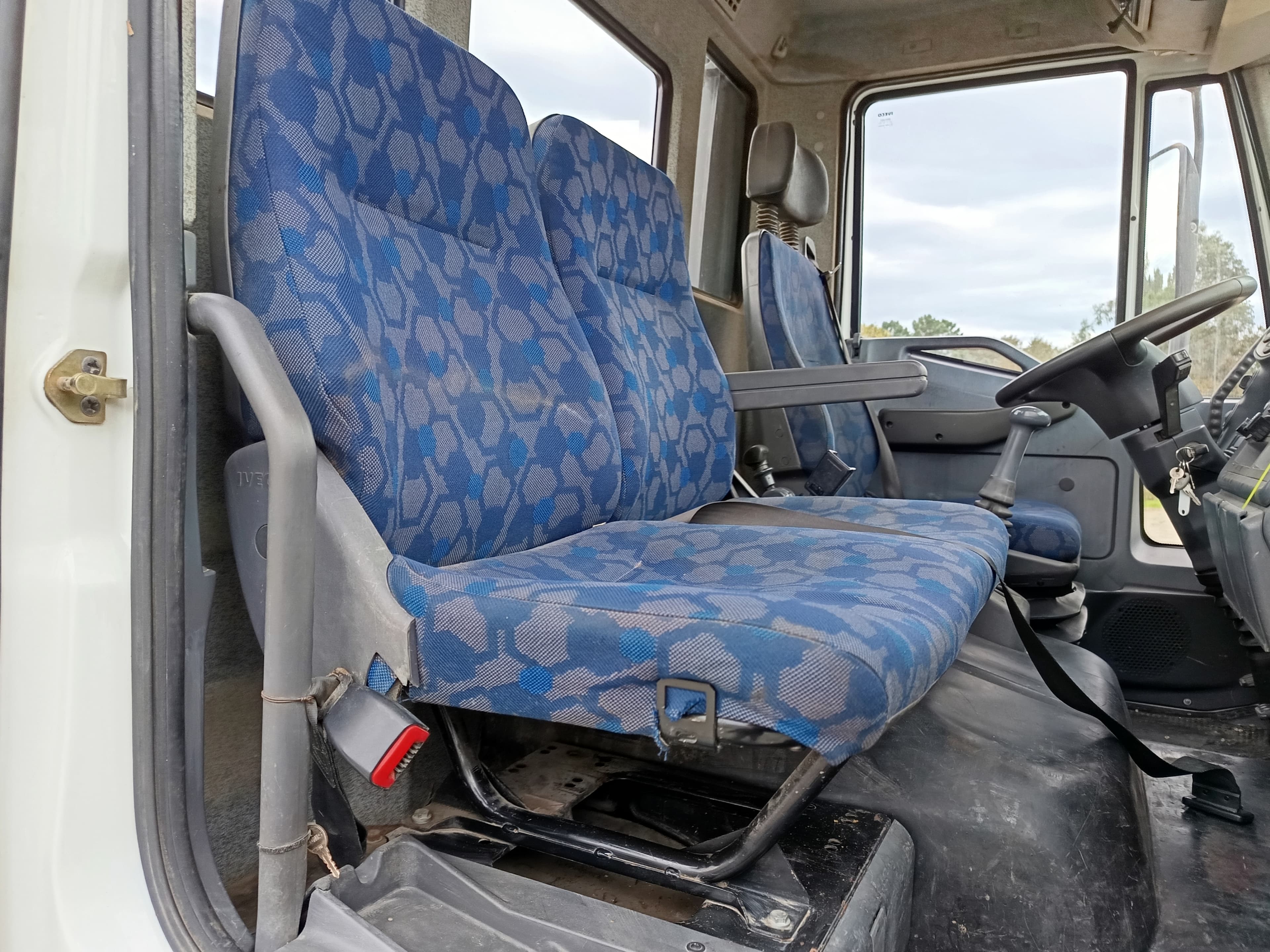 Pronto Socorro Iveco ML100 · Ano 2005 — imagem 21