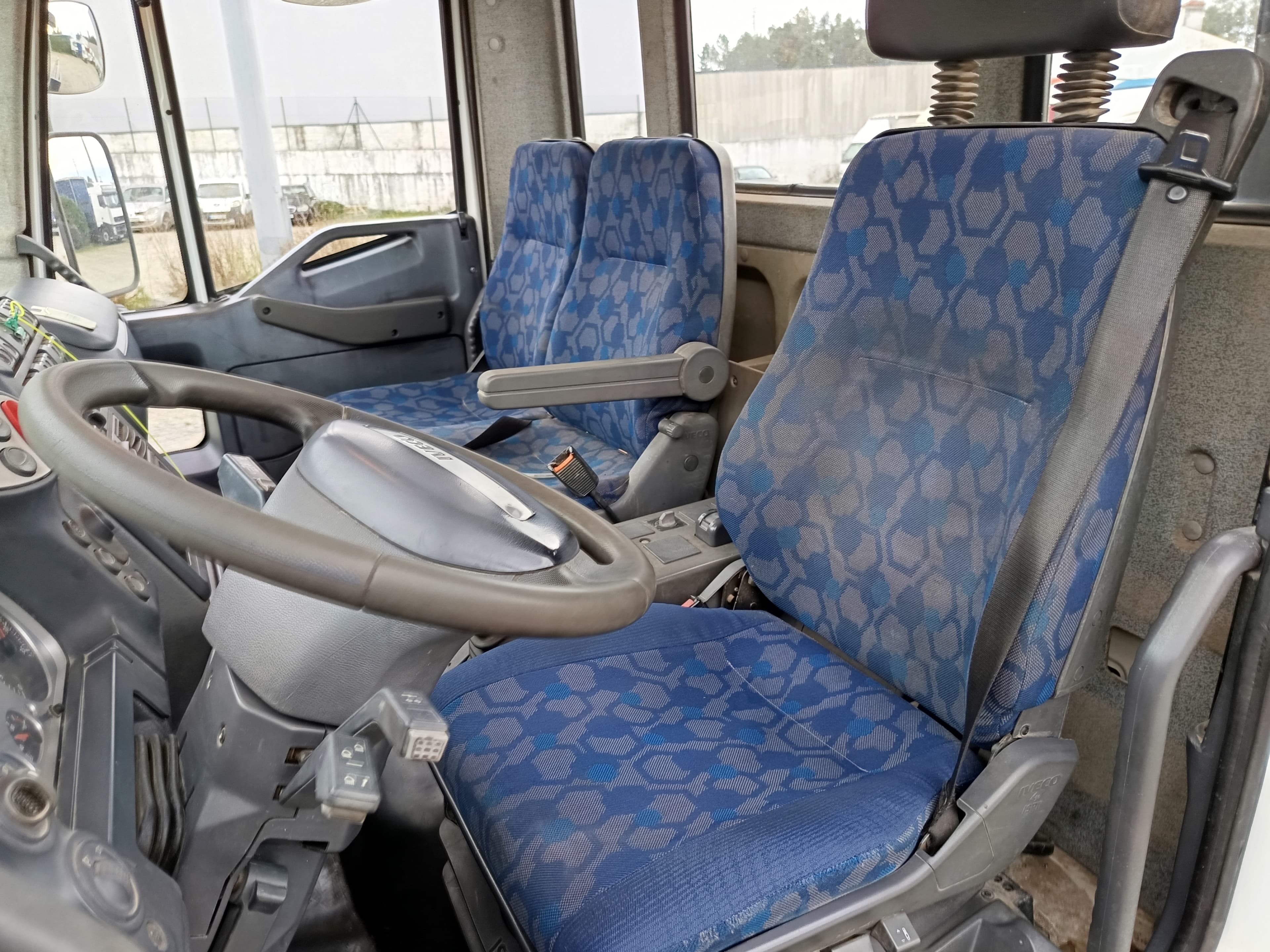 Pronto Socorro Iveco ML100 · Ano 2005 — imagem 25