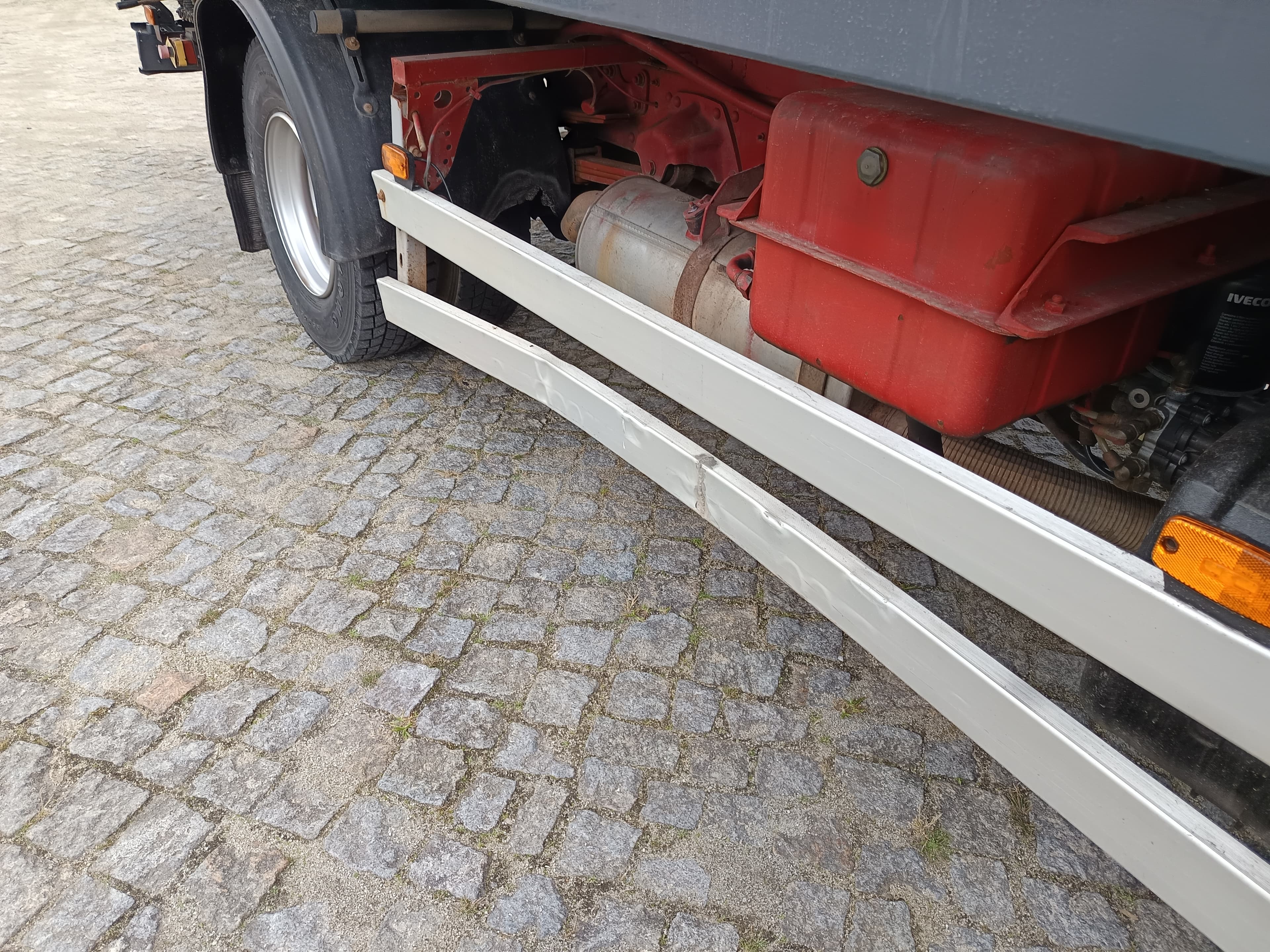 Pronto Socorro Iveco ML100 · Ano 2005 — imagem 8