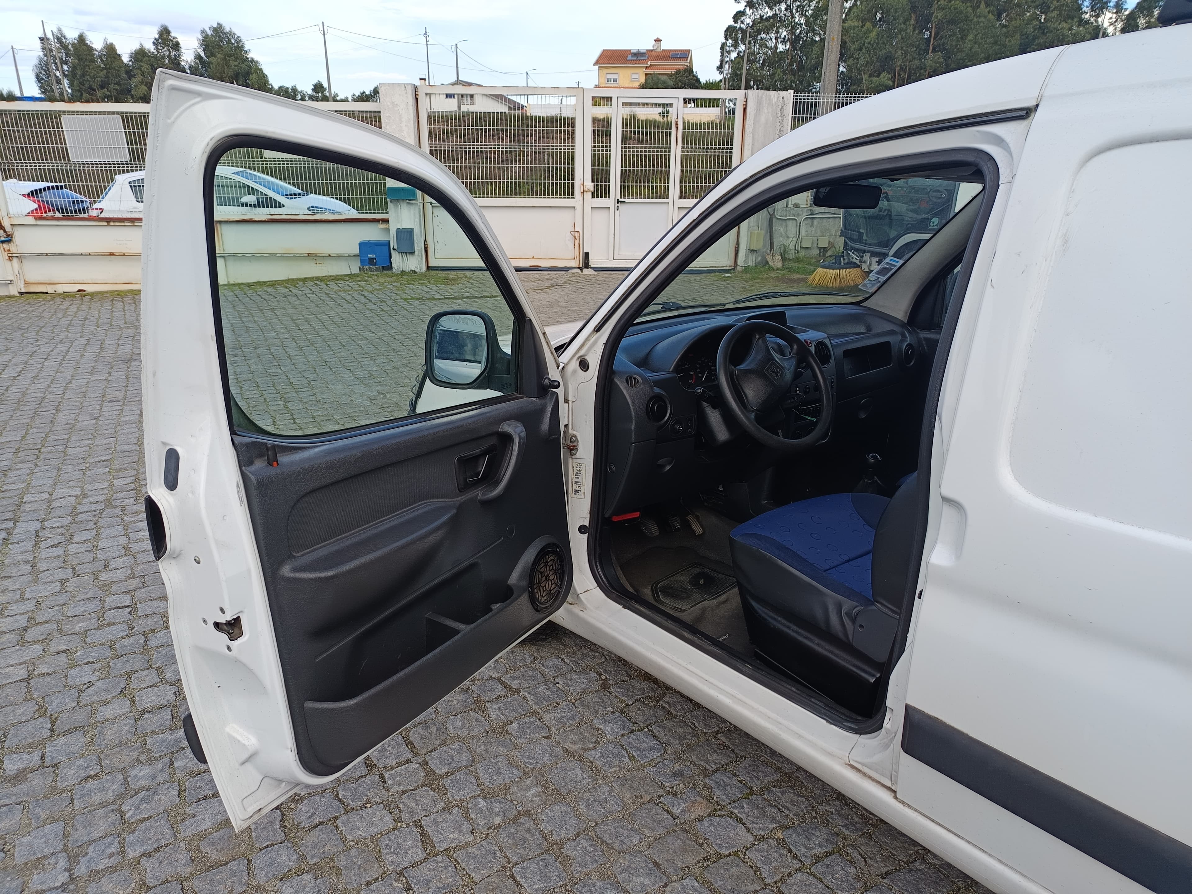 Peugeot Partner · Ano 2006 — imagem 23