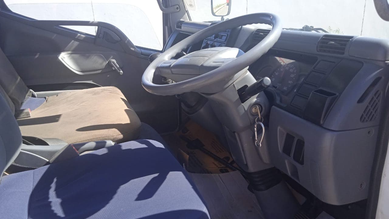 MITSUBISHI CANTER — imagem 8