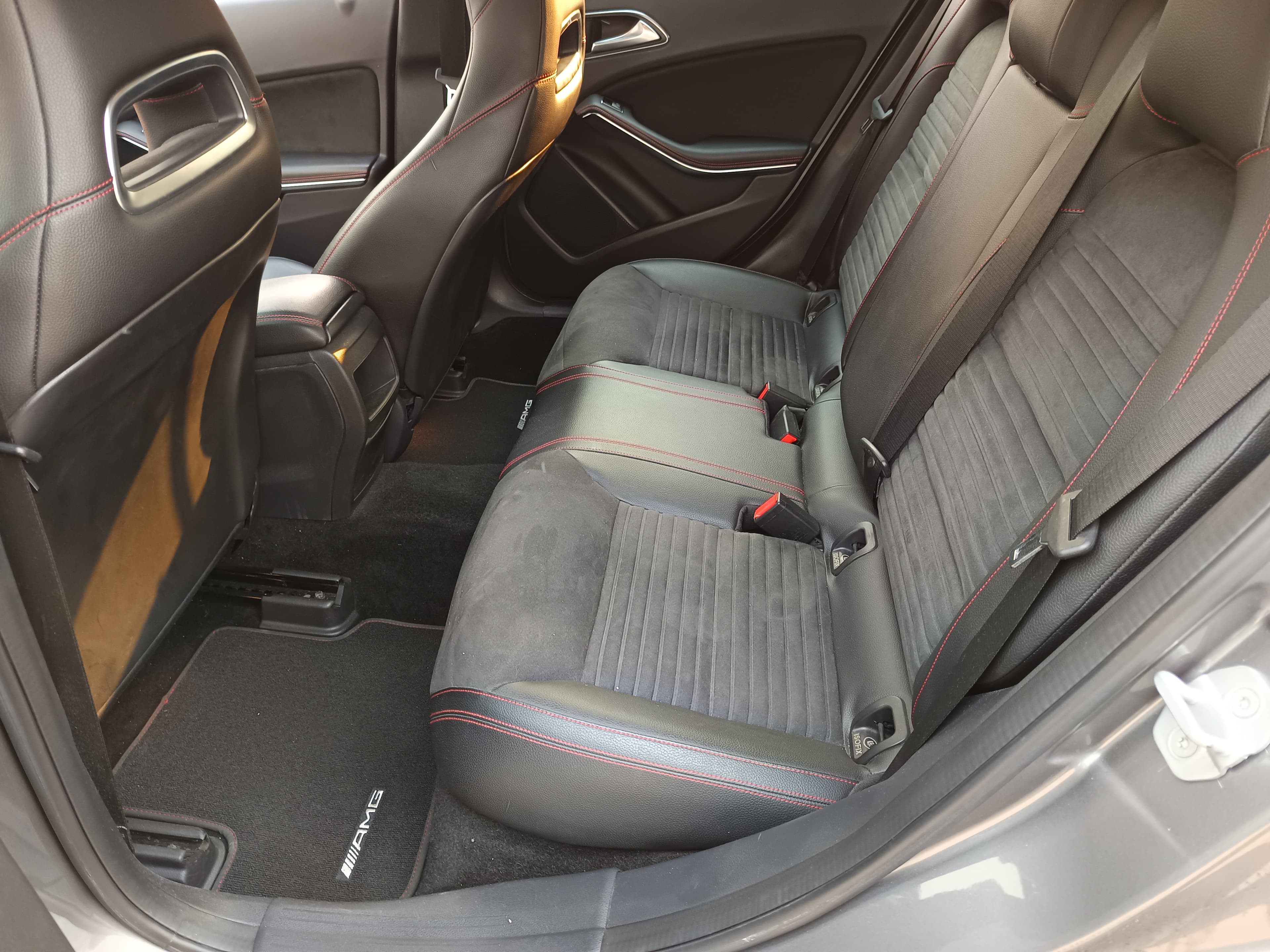 Mercedes-Benz A180 · Ano 2014 — imagem 23