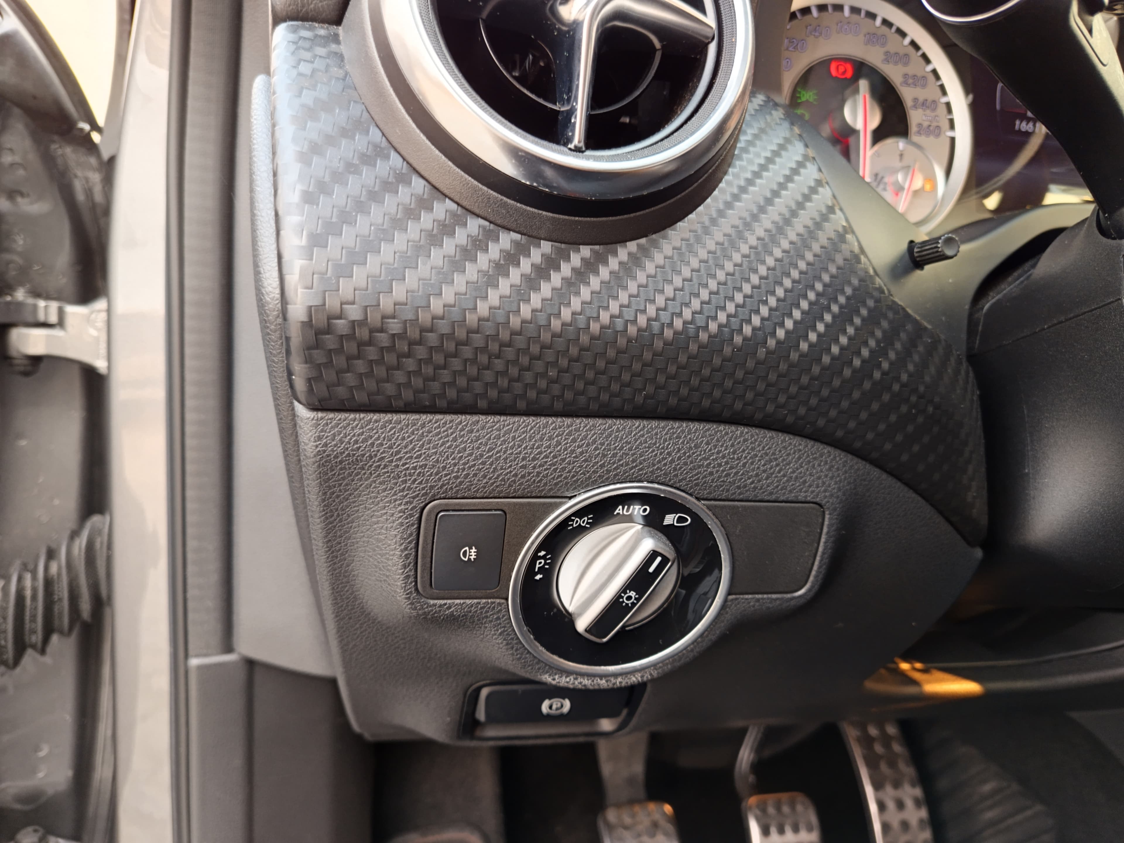 Mercedes-Benz A180 · Ano 2014 — imagem 42