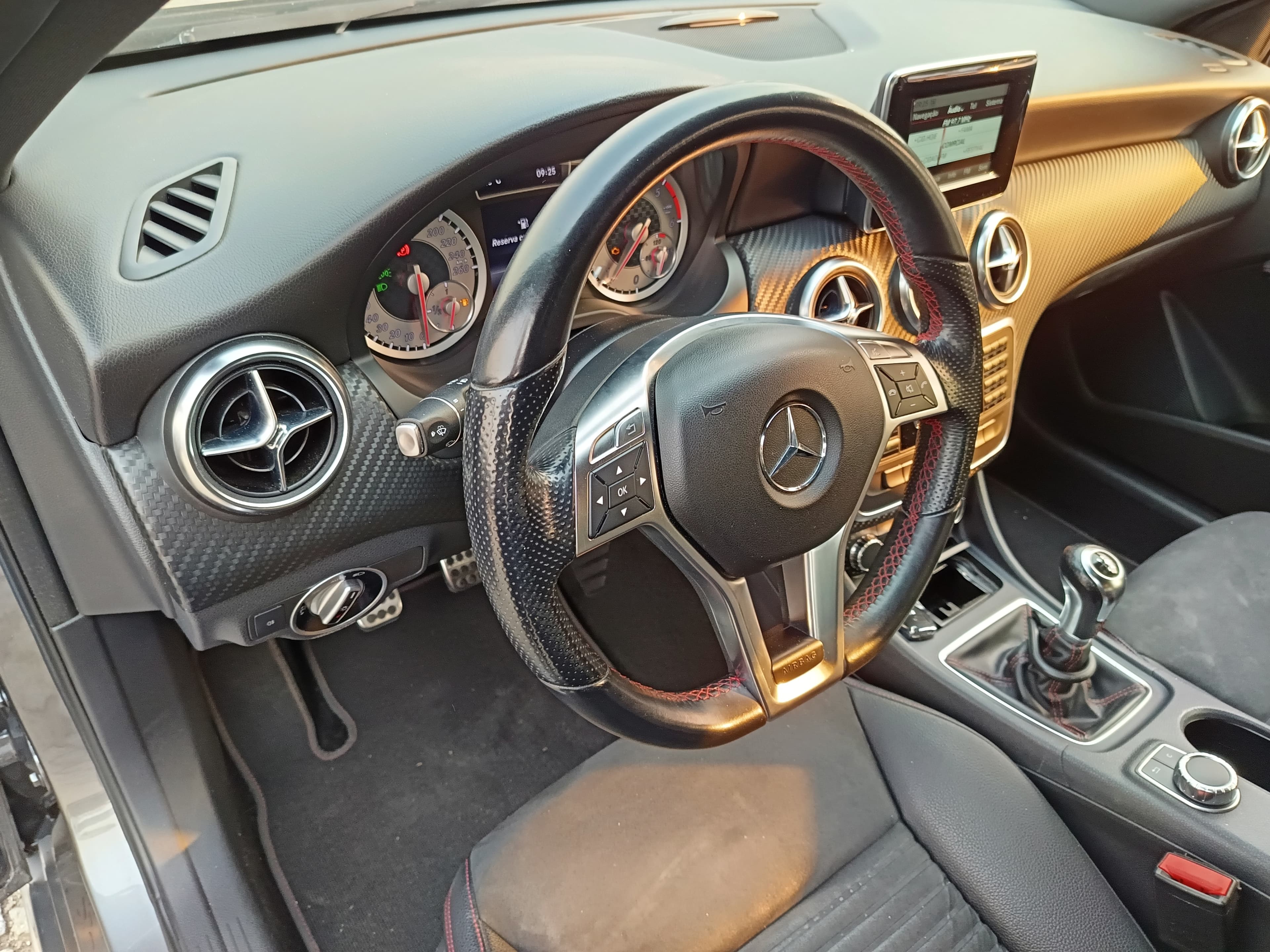 Mercedes-Benz A180 · Ano 2014 — imagem 34