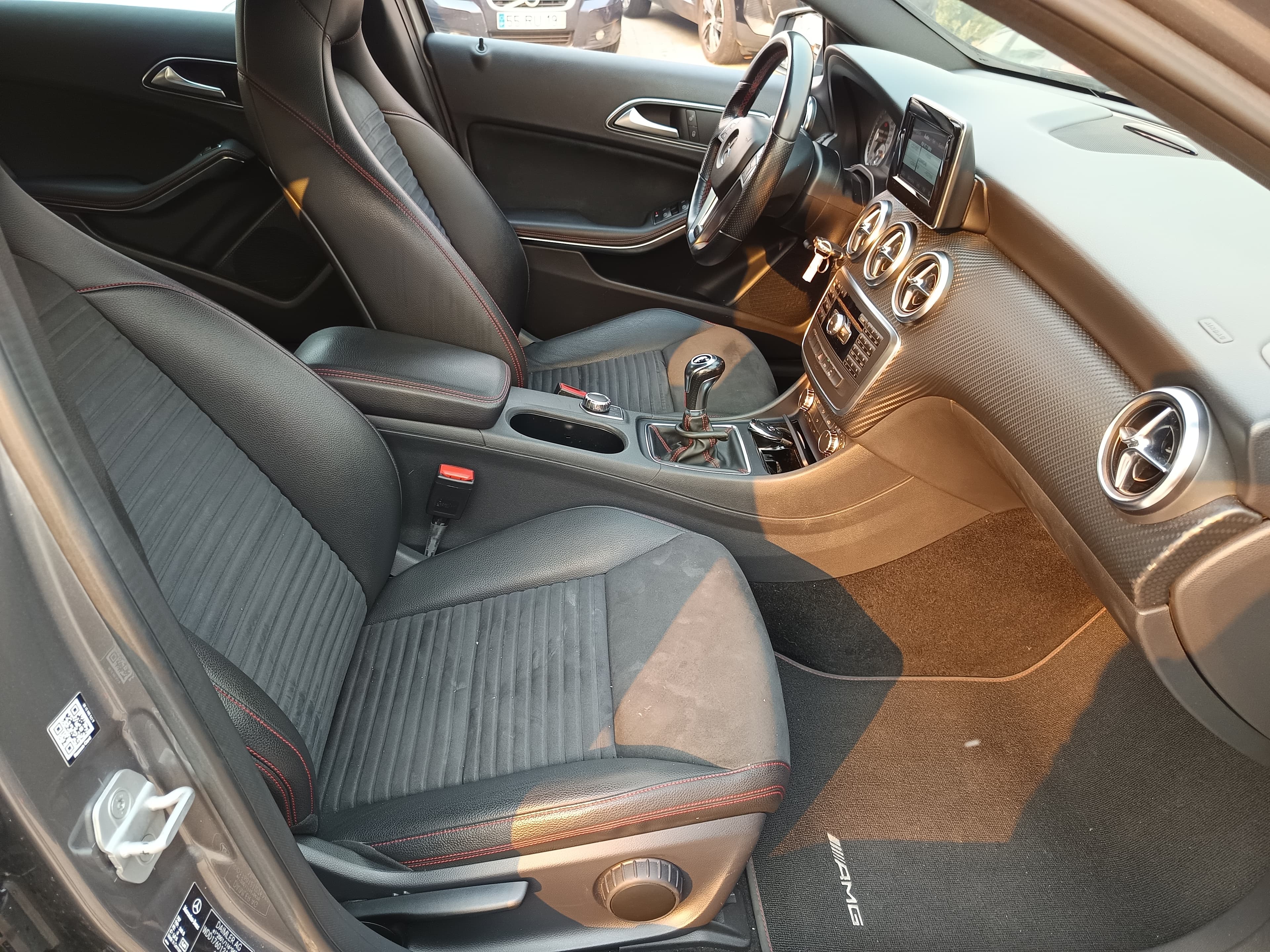 Mercedes-Benz A180 · Ano 2014 — imagem 25