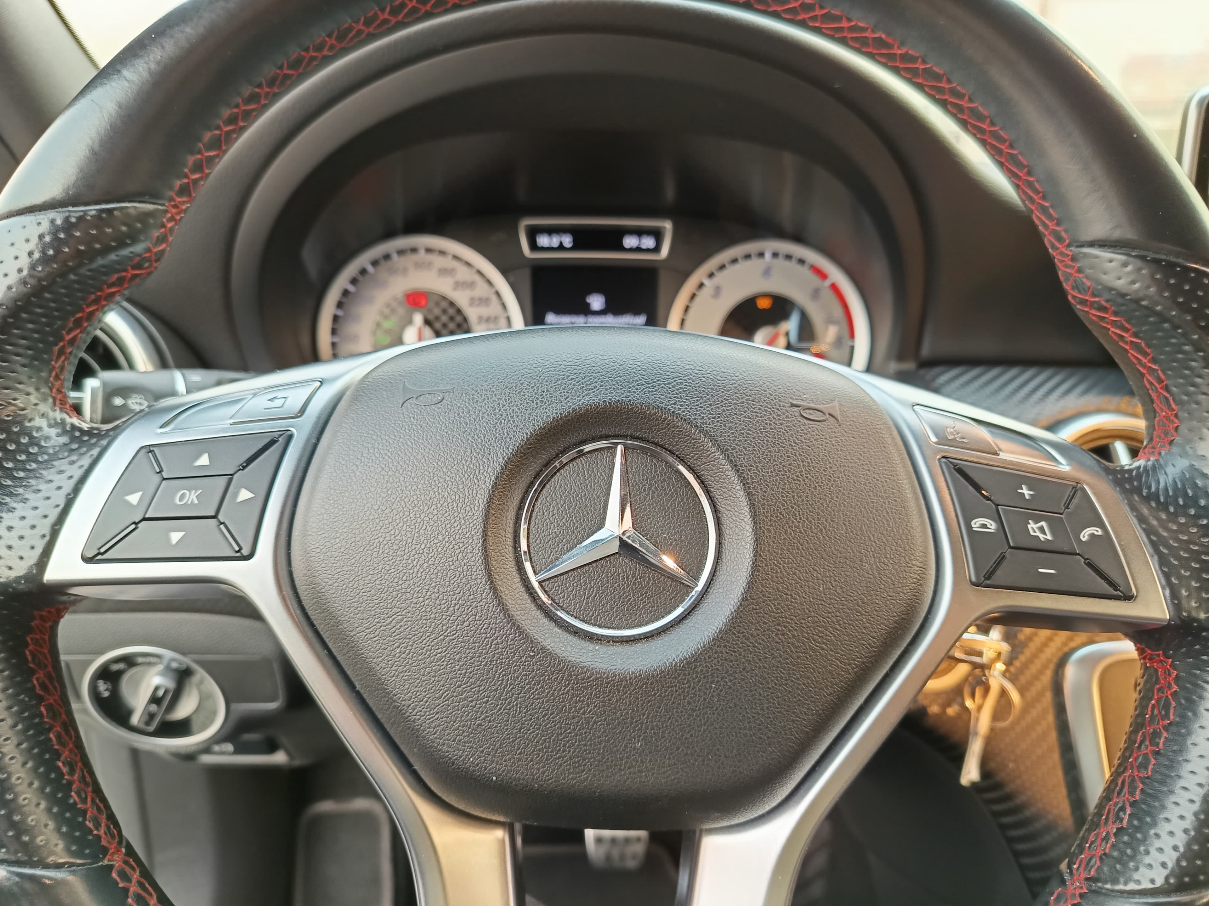 Mercedes-Benz A180 · Ano 2014 — imagem 40