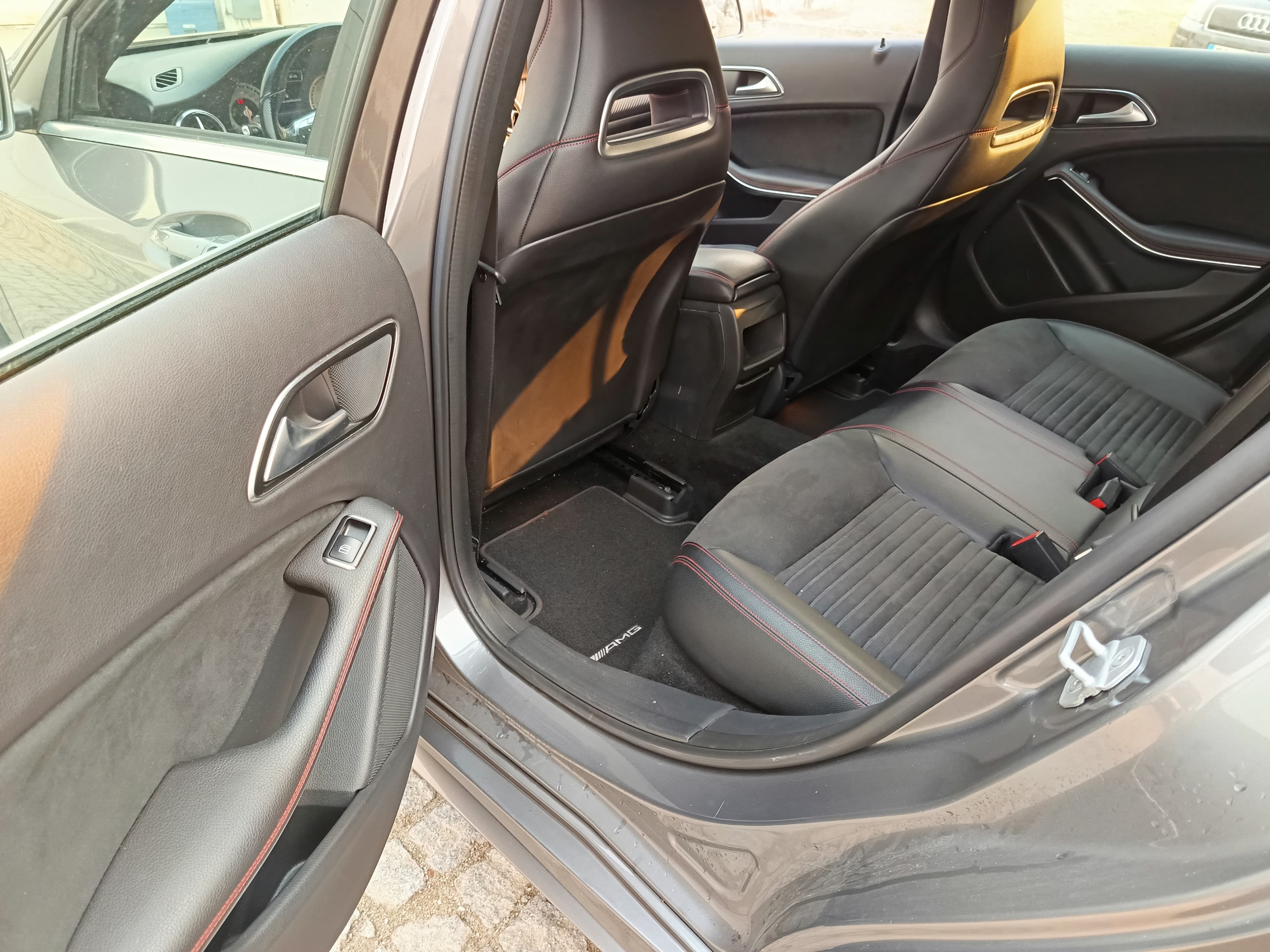 Mercedes-Benz A180 · Ano 2014 — imagem 27