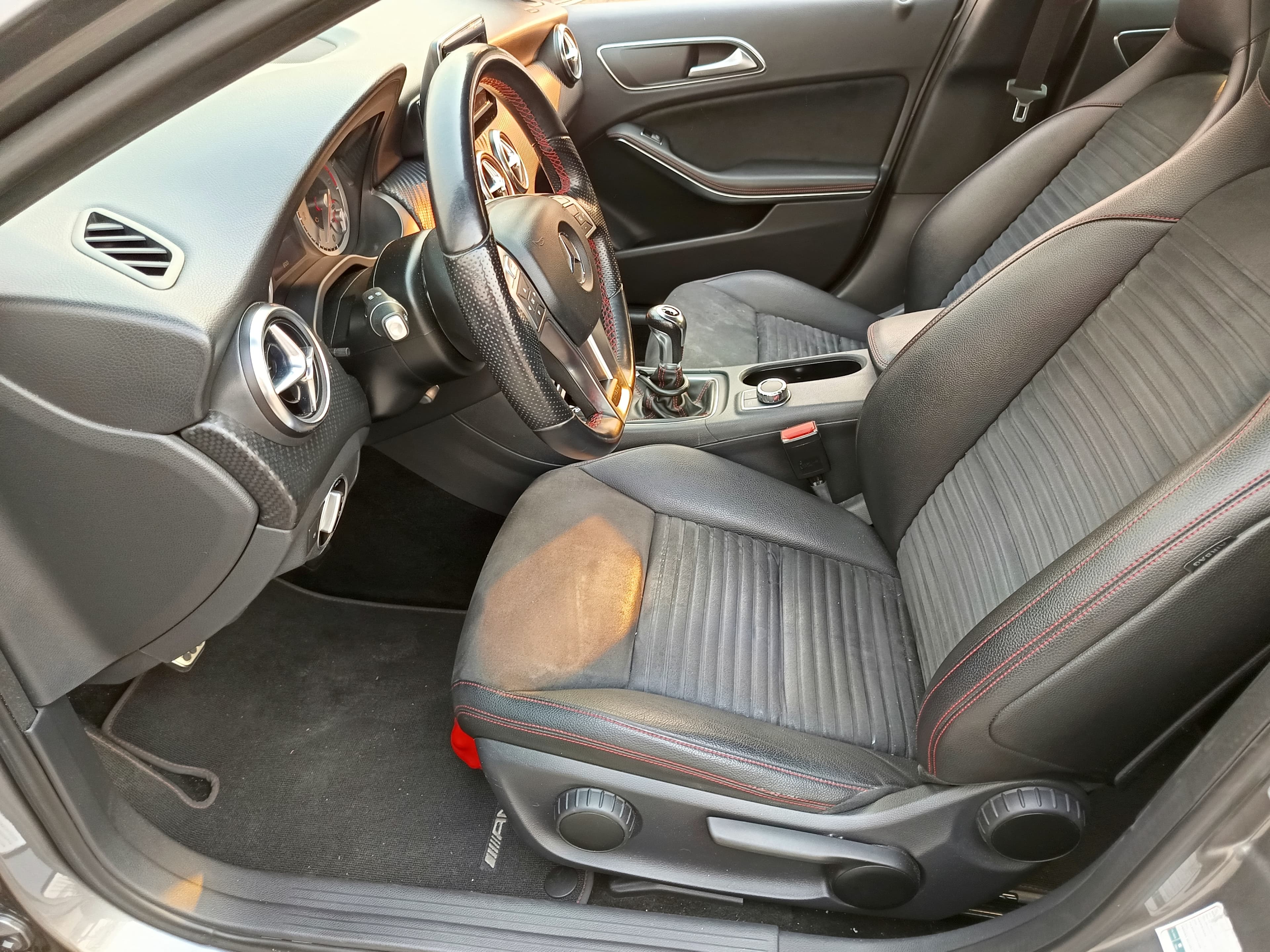 Mercedes-Benz A180 · Ano 2014 — imagem 32