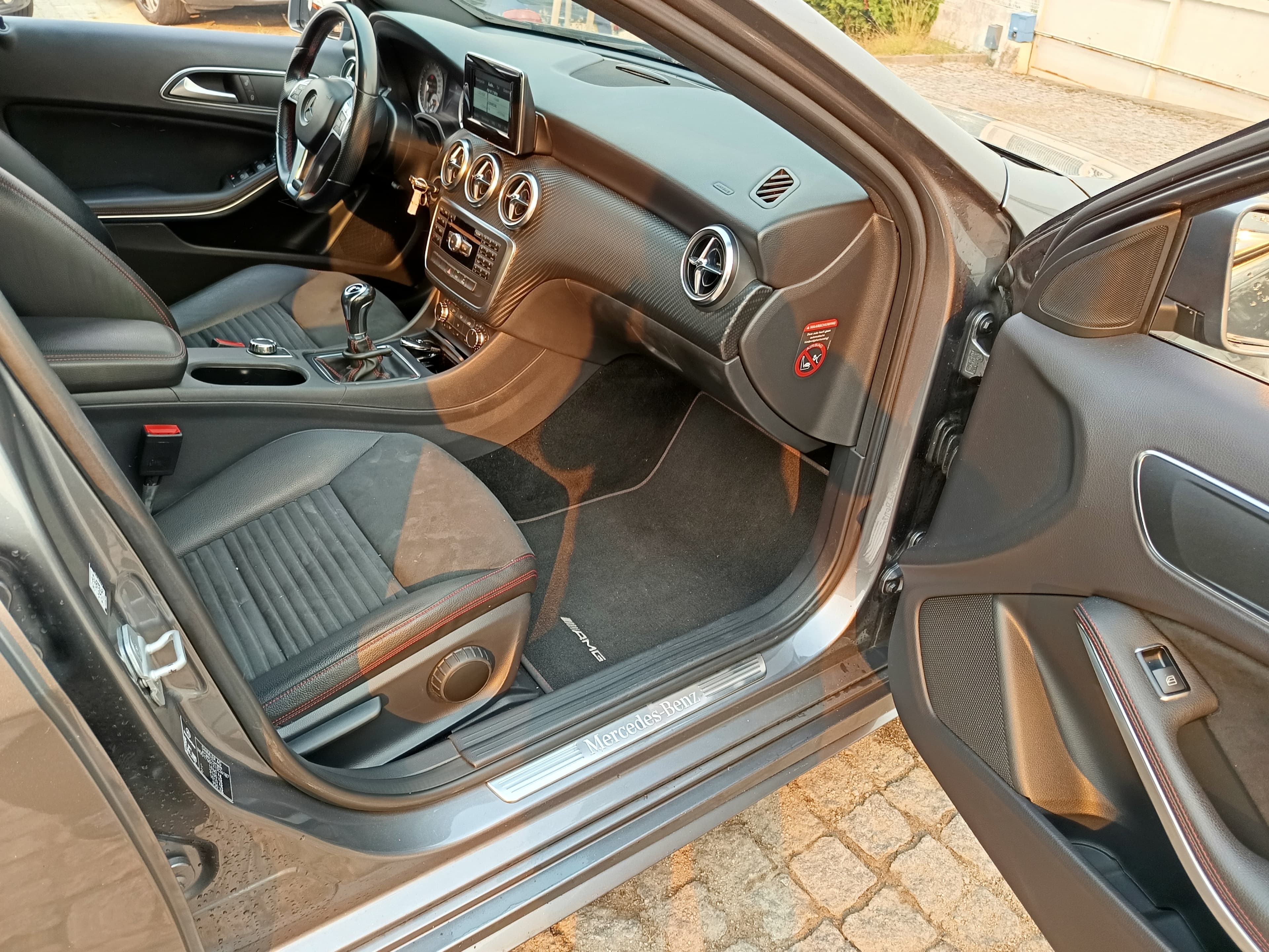 Mercedes-Benz A180 · Ano 2014 — imagem 17