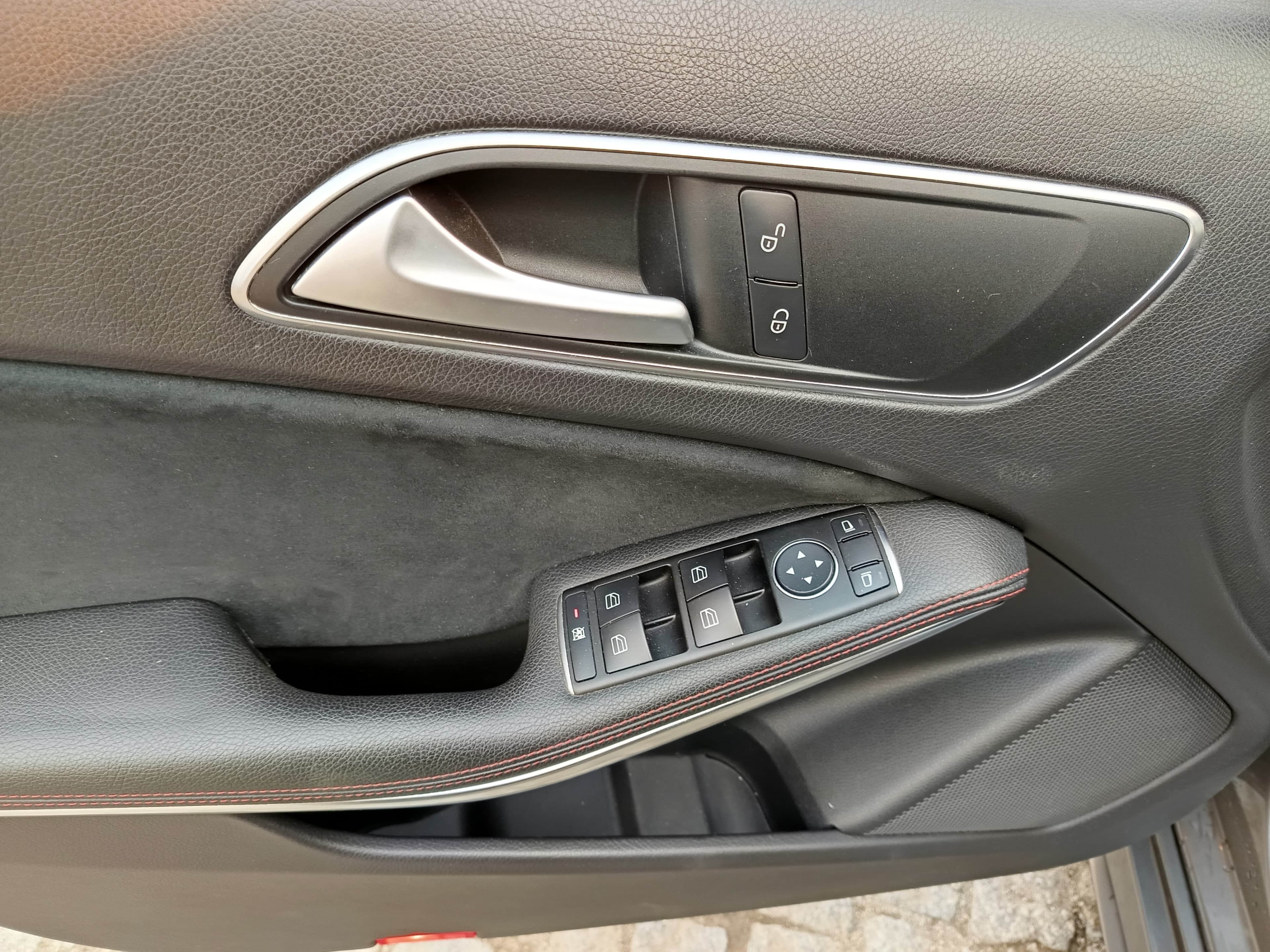 Mercedes-Benz A180 · Ano 2014 — imagem 31