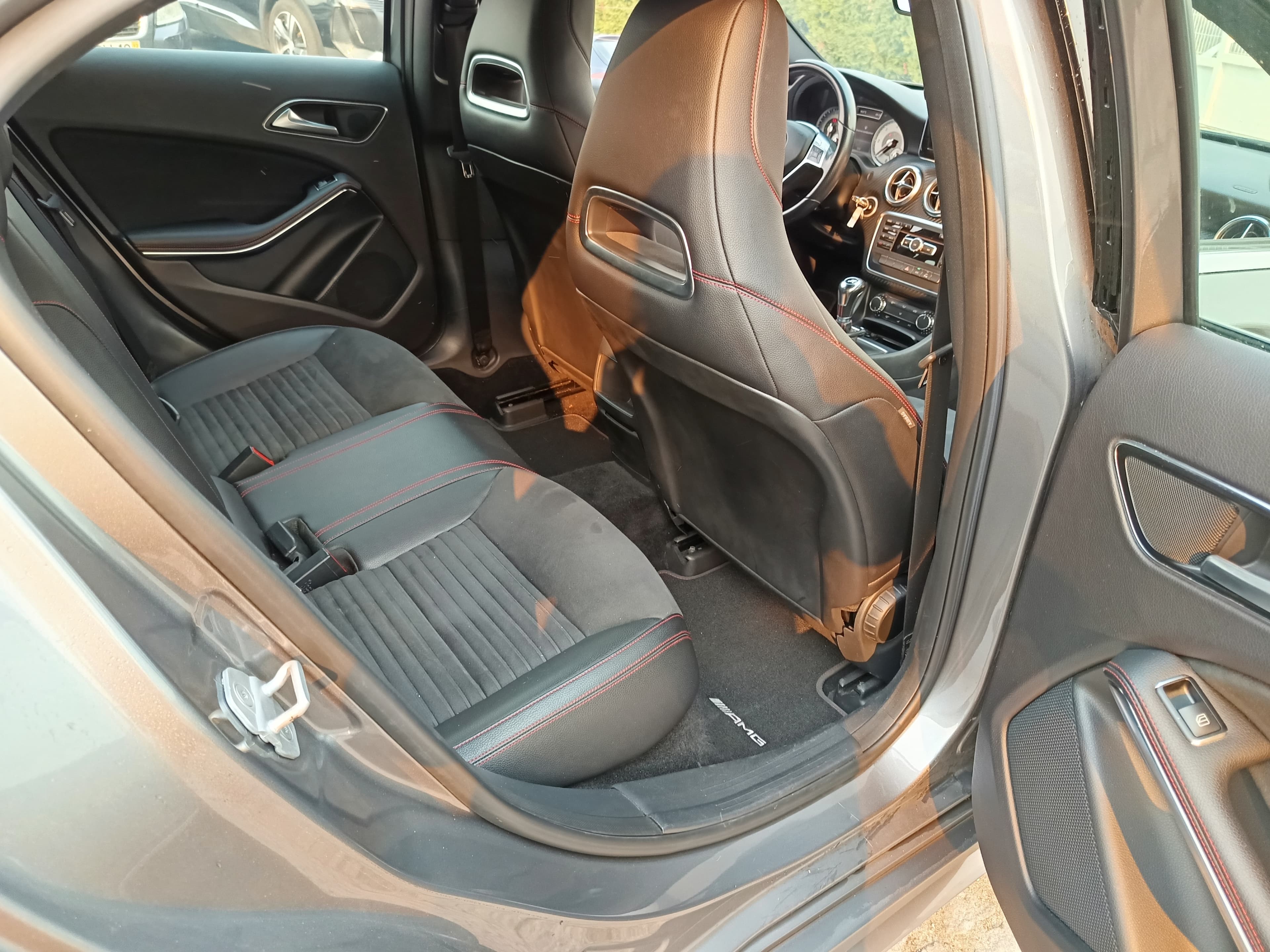 Mercedes-Benz A180 · Ano 2014 — imagem 20