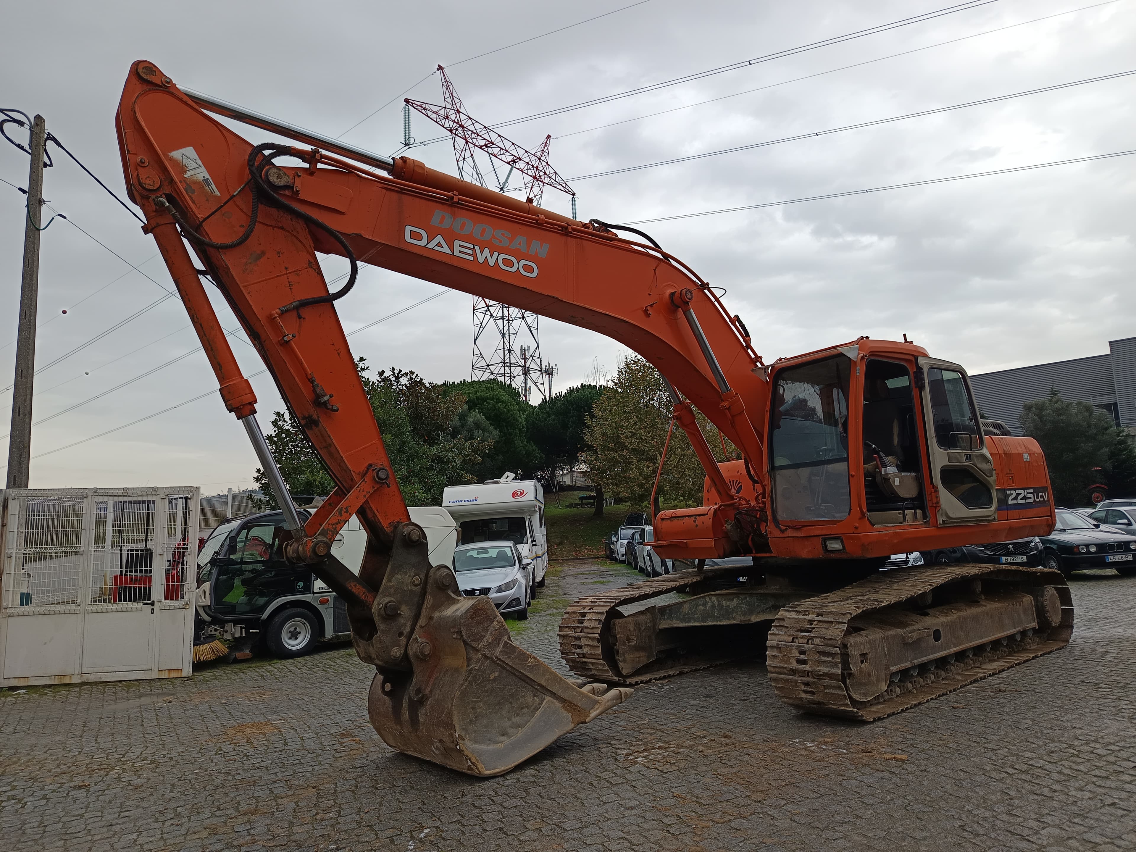 Giratória Rastos Doosan Solar 225 LCV · Ano 2005 — imagem 1