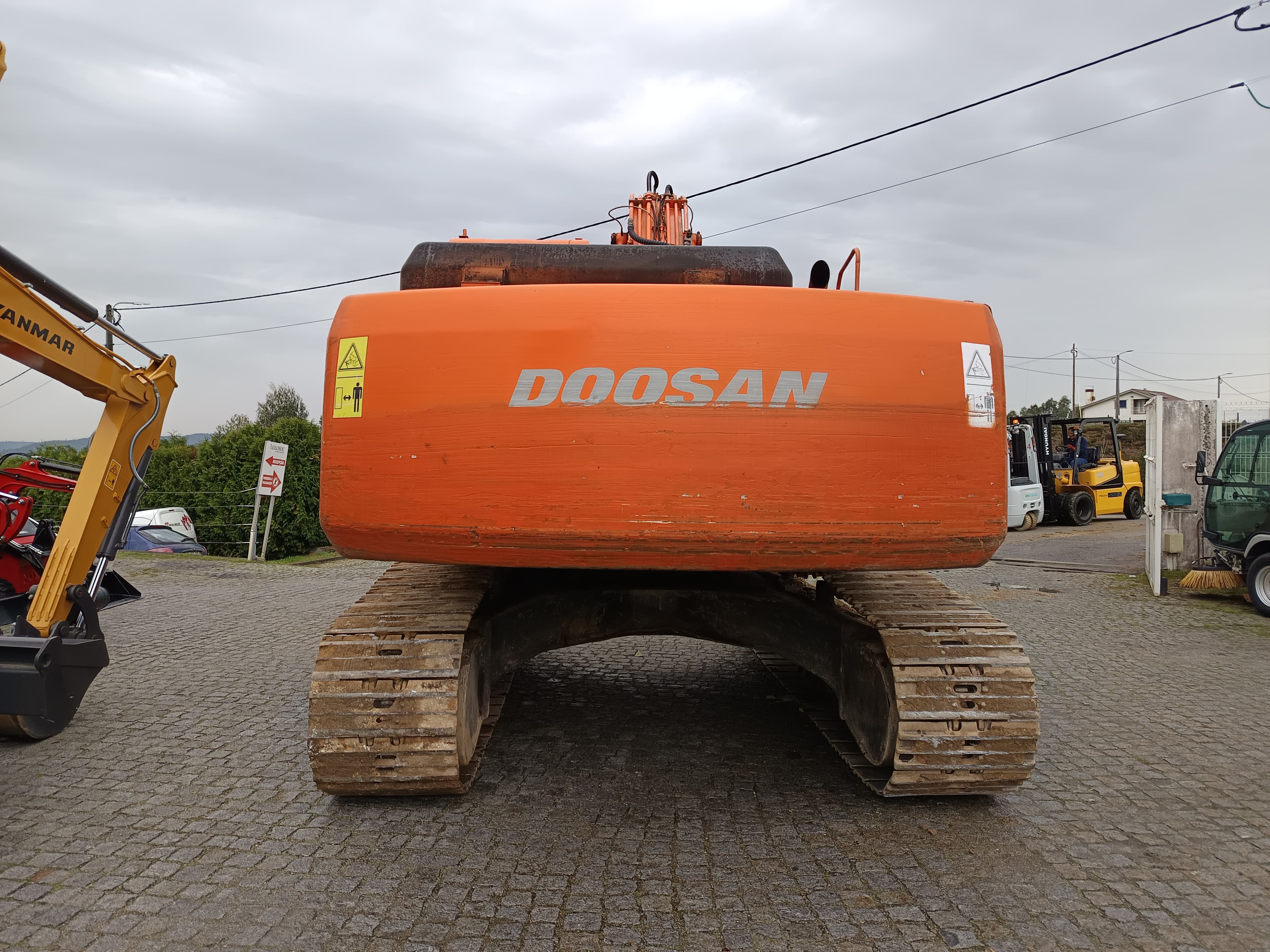 Giratória Rastos Doosan Solar 225 LCV · Ano 2005 — imagem 5