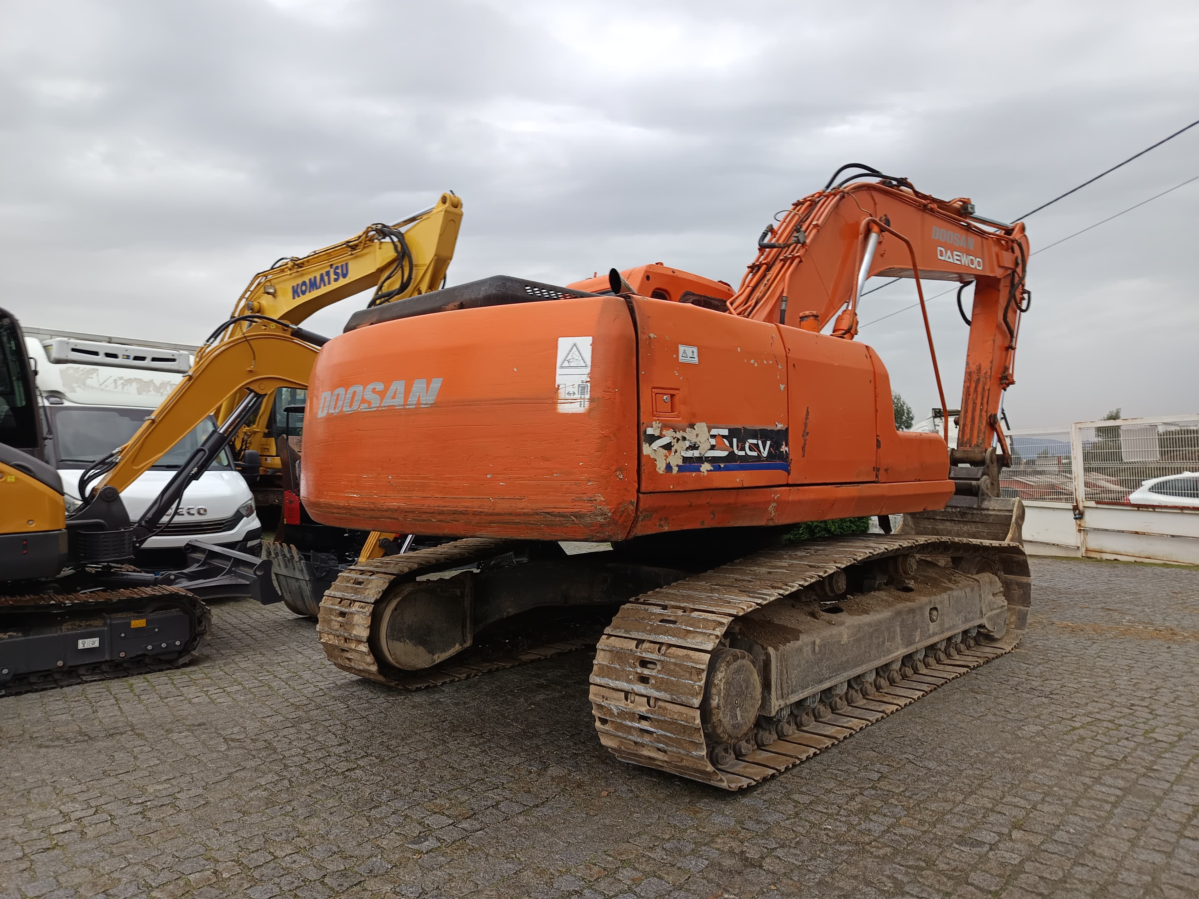 Giratória Rastos Doosan Solar 225 LCV · Ano 2005 — imagem 4