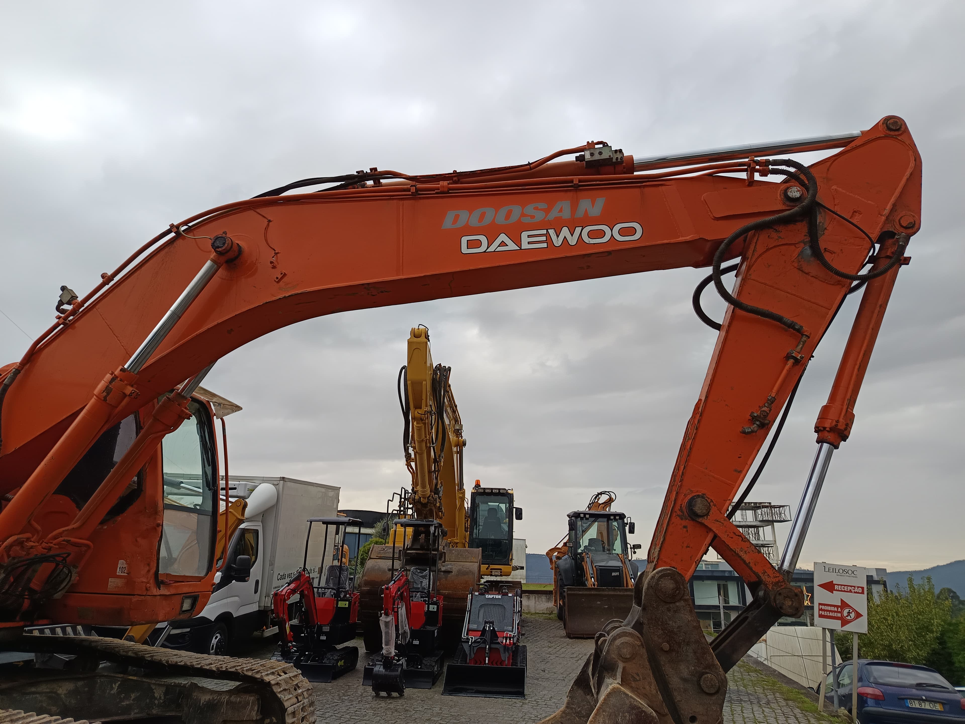 Giratória Rastos Doosan Solar 225 LCV · Ano 2005 — imagem 7