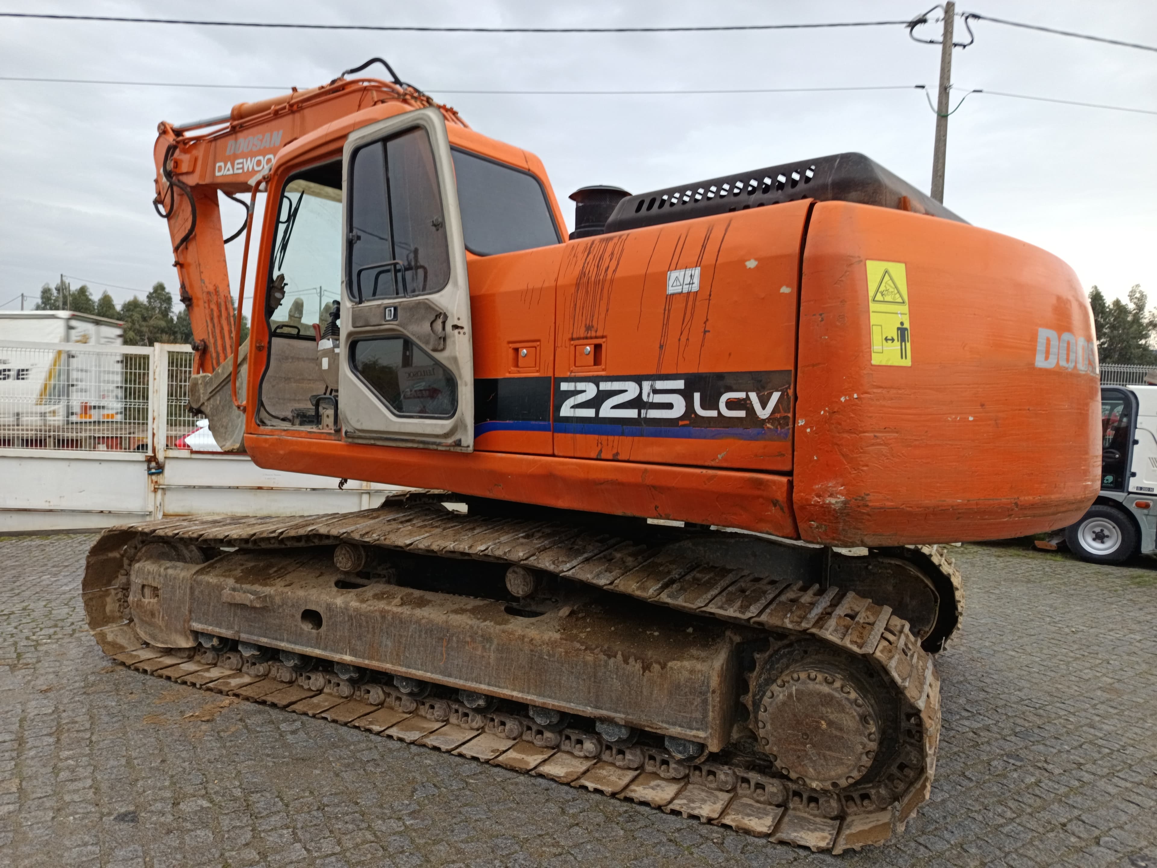 Giratória Rastos Doosan Solar 225 LCV · Ano 2005 — imagem 3