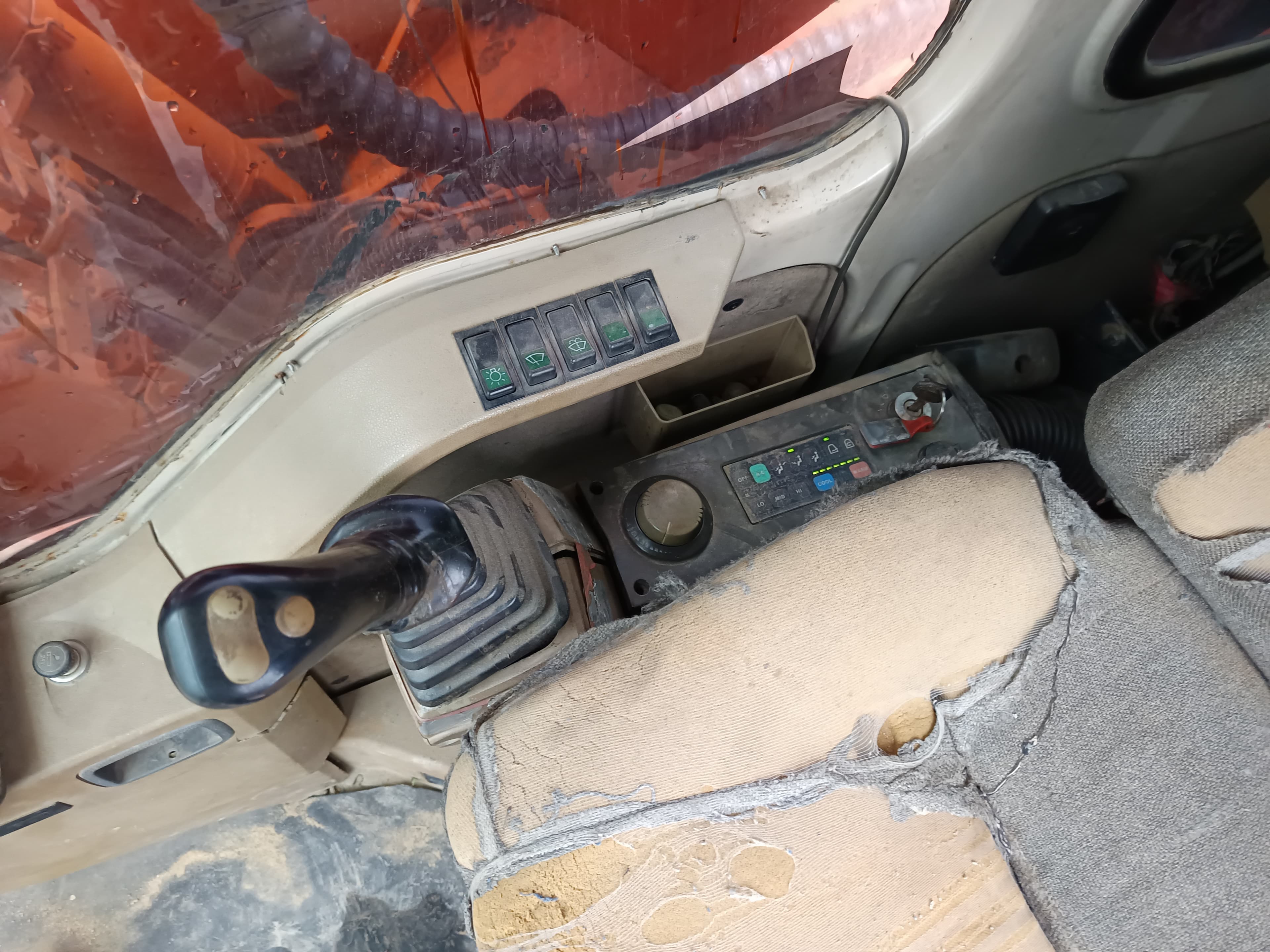 Giratória Rastos Doosan Solar 225 LCV · Ano 2005 — imagem 14