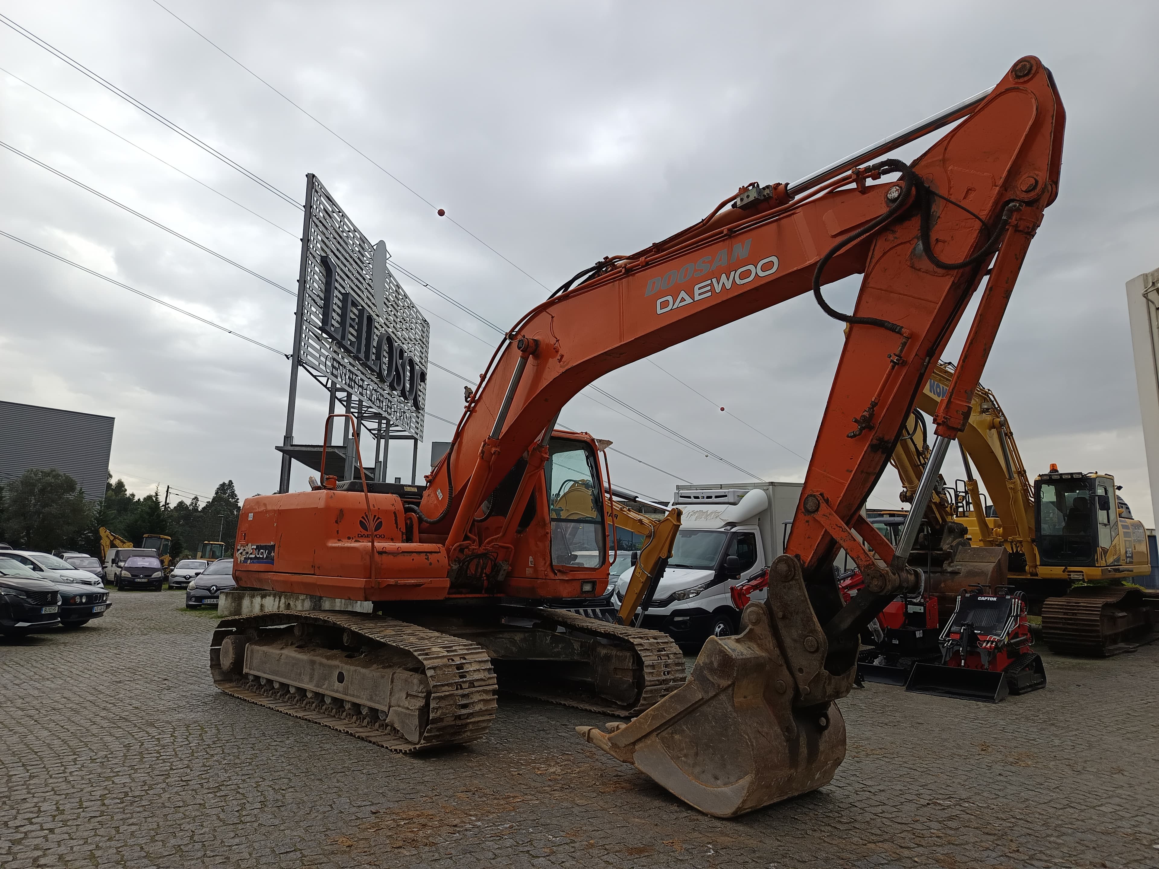 Giratória Rastos Doosan Solar 225 LCV · Ano 2005 — imagem 2