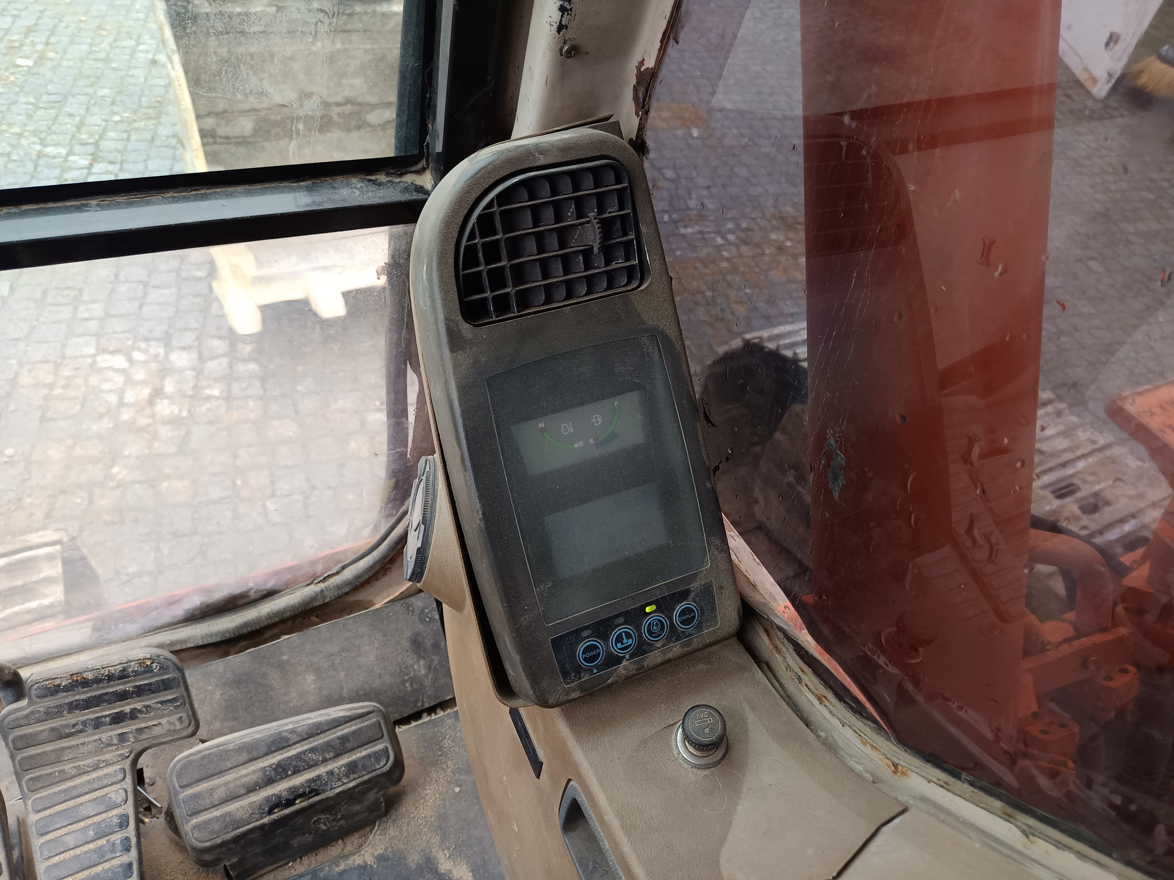 Giratória Rastos Doosan Solar 225 LCV · Ano 2005 — imagem 15