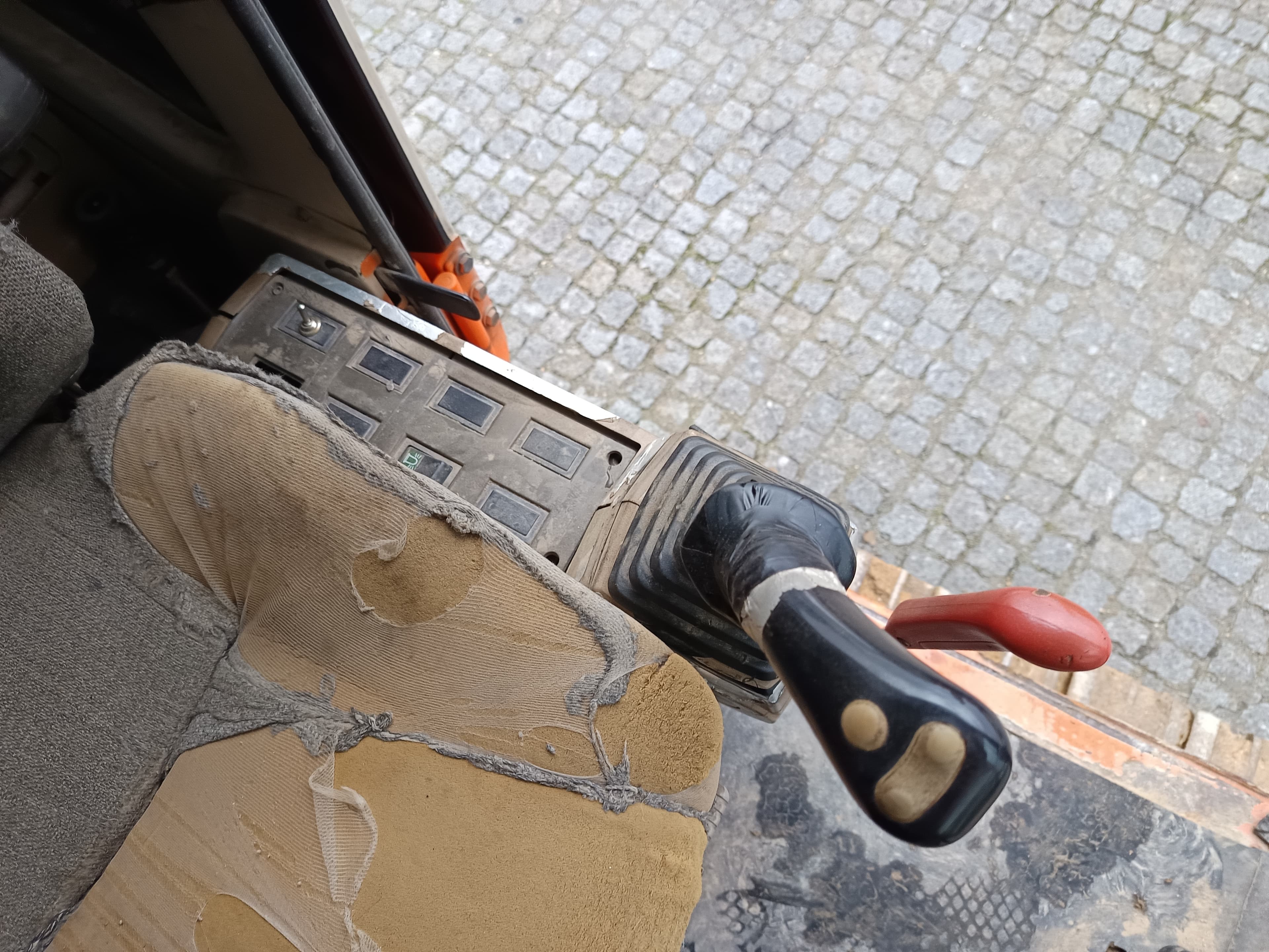Giratória Rastos Doosan Solar 225 LCV · Ano 2005 — imagem 16
